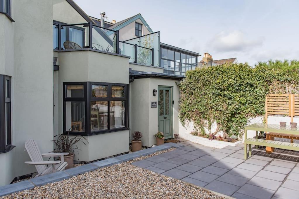 Victory Cottage - Stunning home with sea views view 4
