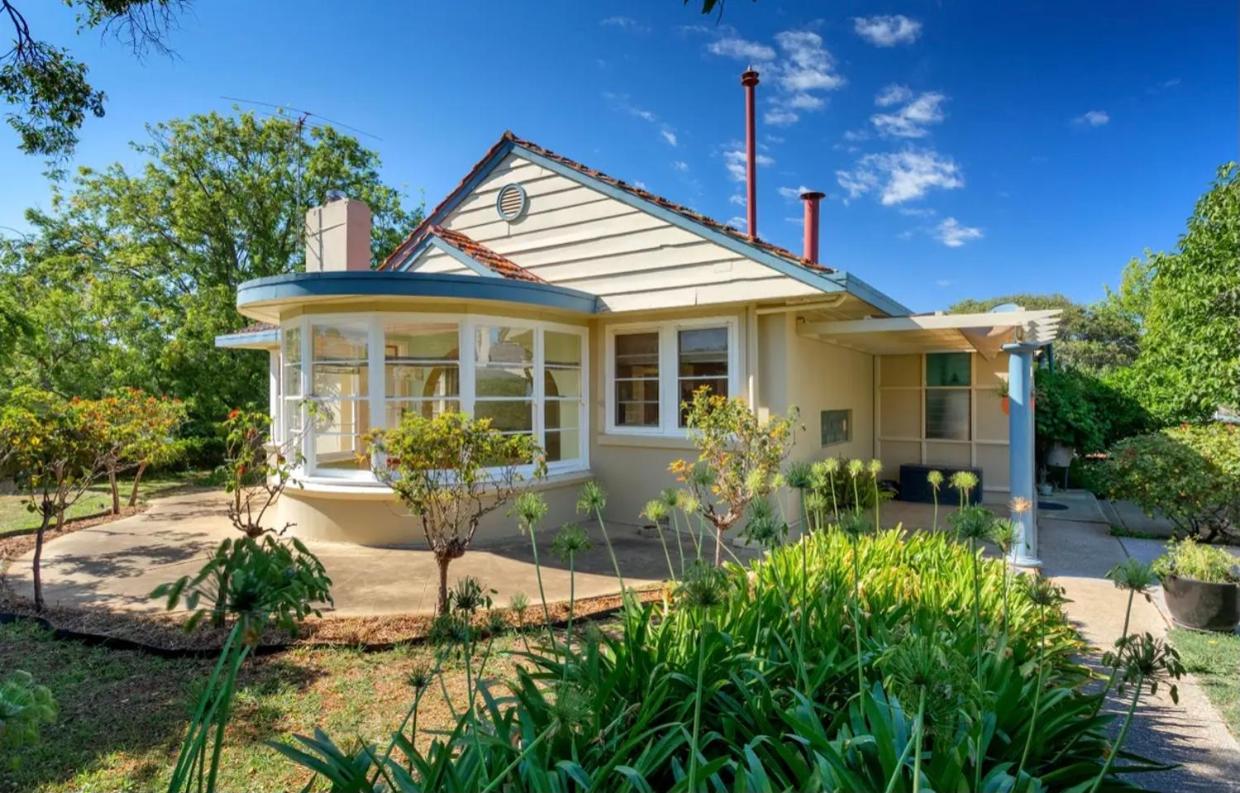 The Captain's Manor - Great location!