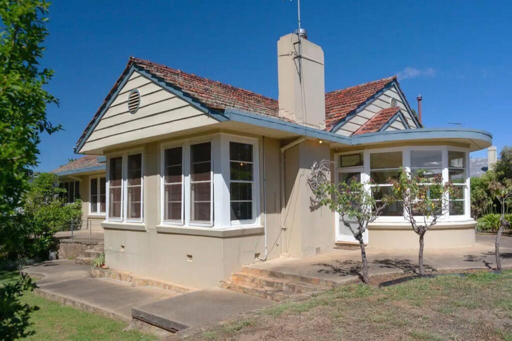The Captain's Manor - Great location!