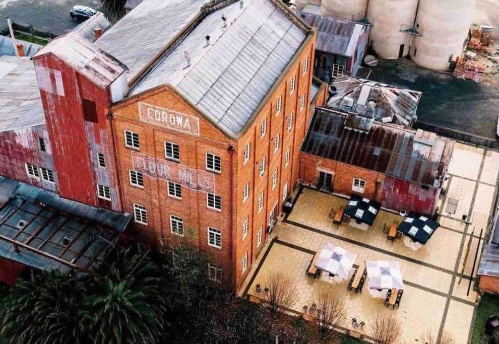 The Captain's Manor - Great location!