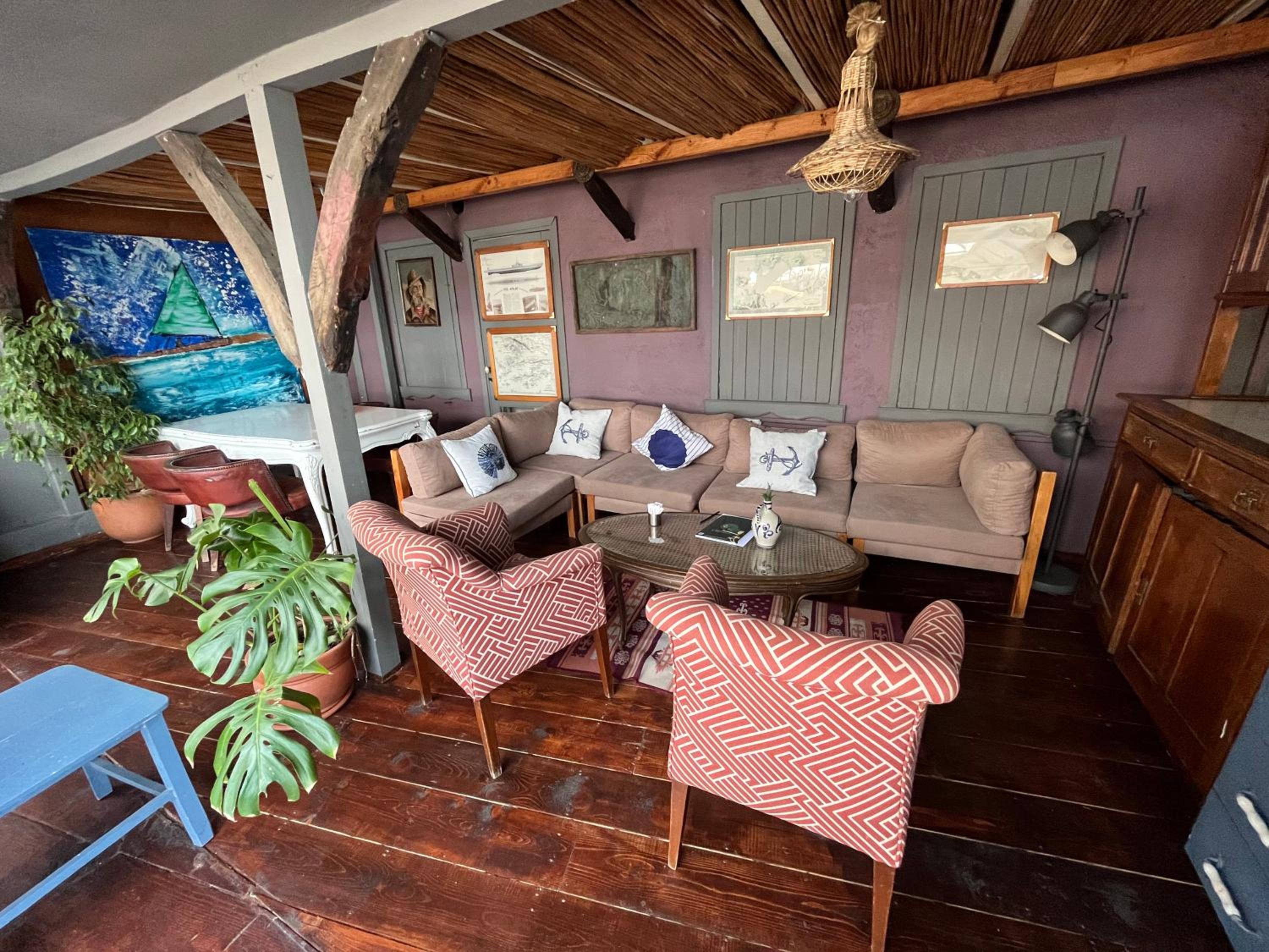 lounge