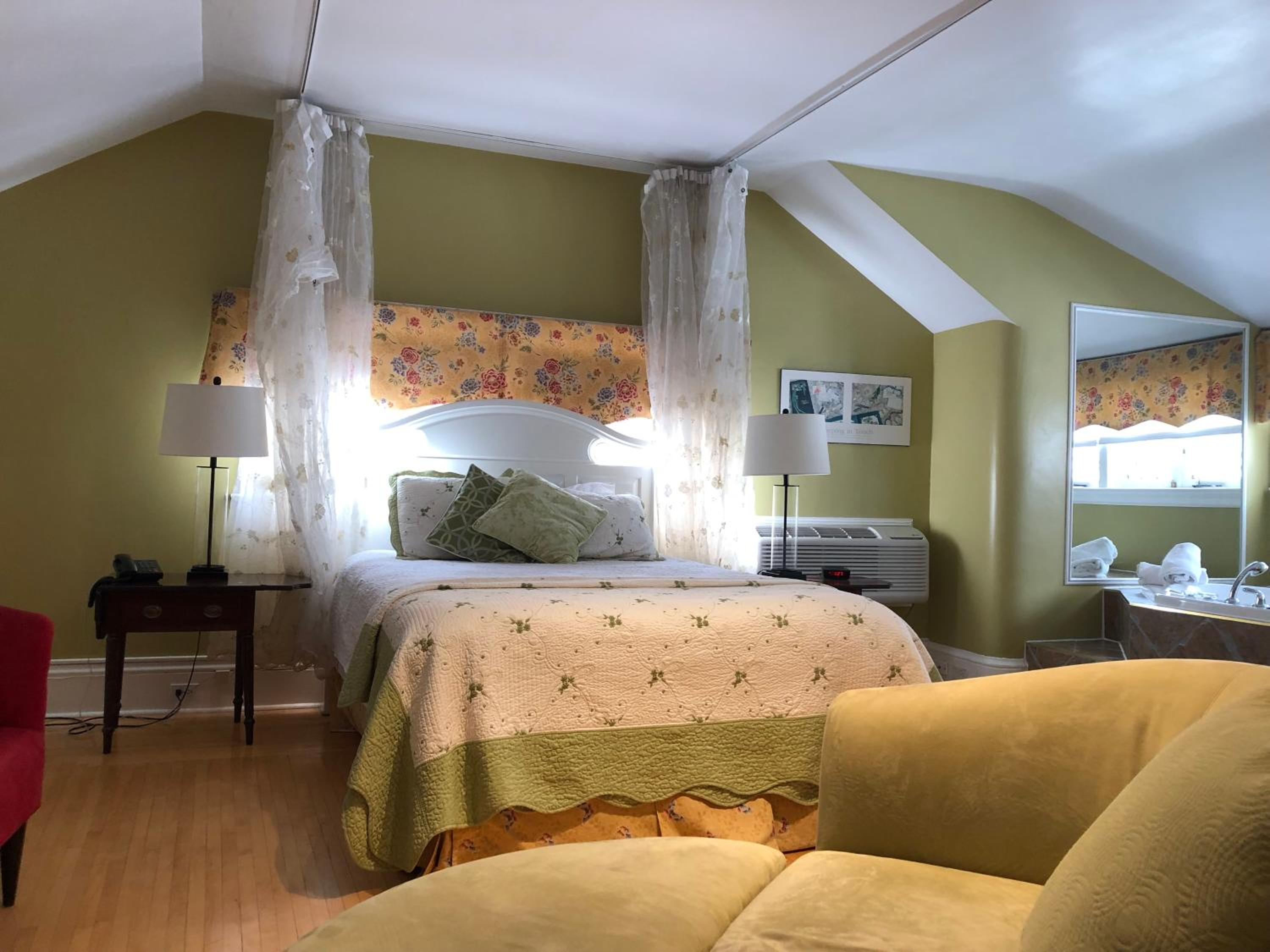 Leaside Manor