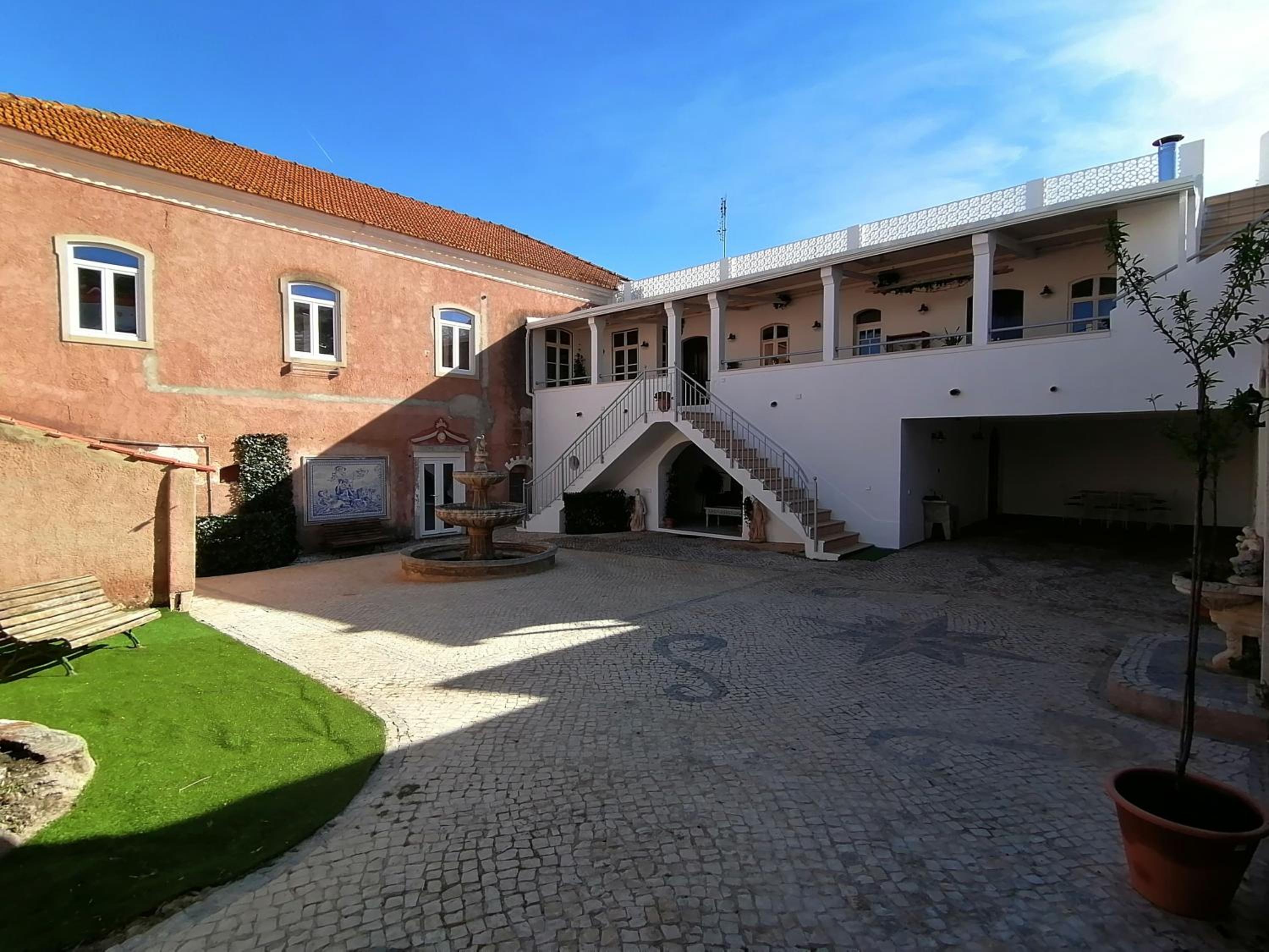 Casa das Amendoeiras