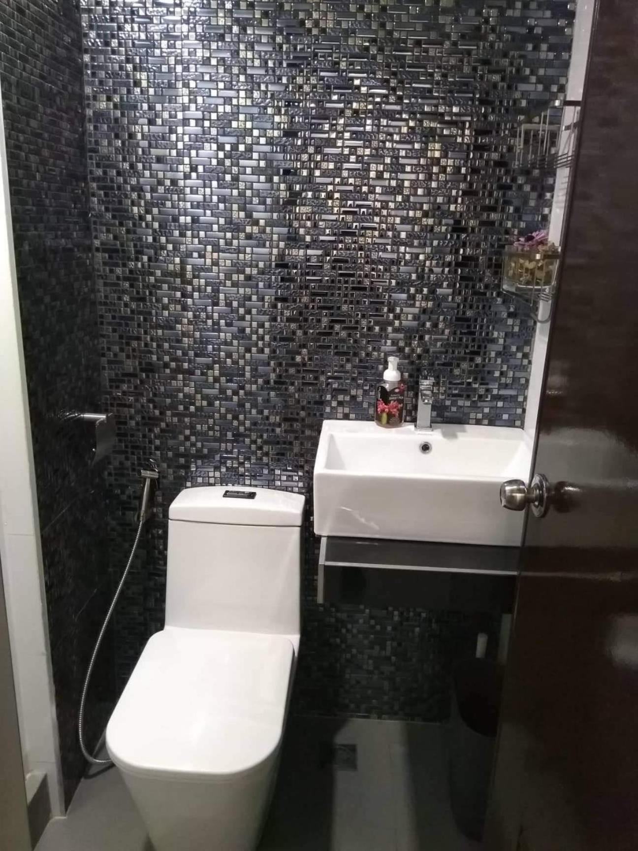 ADB Tower 1 bedroom with fast wifi and Netflix at Ortigas across Robinson's Galleria view 4