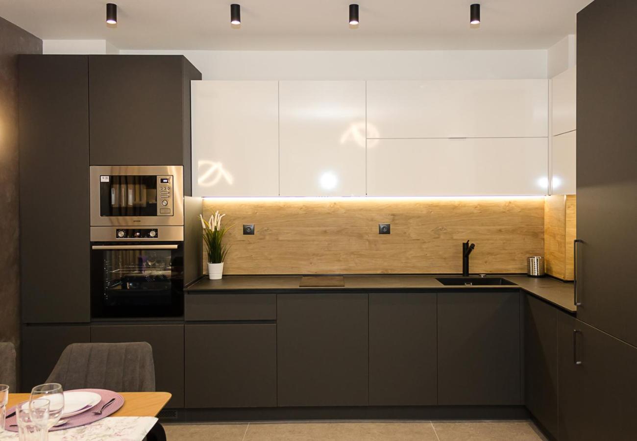 Modern Seaside Retreat 1BD Apartments by Flat Mаnager