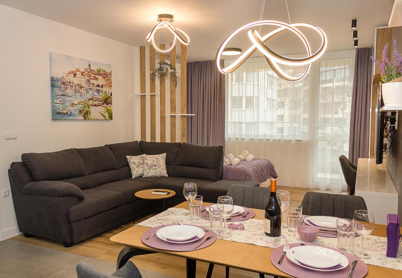 Modern Seaside Retreat 1BD Apartments by Flat Mаnager