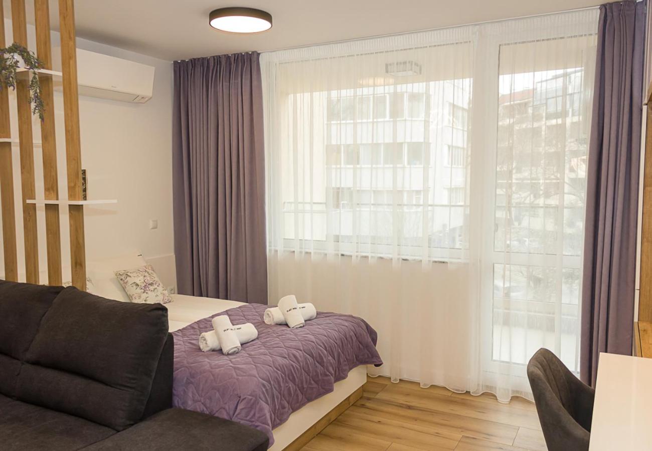 Modern Seaside Retreat 1BD Apartments by Flat Mаnager