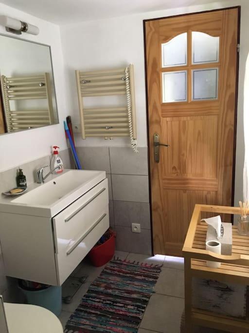 Cozy mountain cottage with terrace in Dolni Lomna