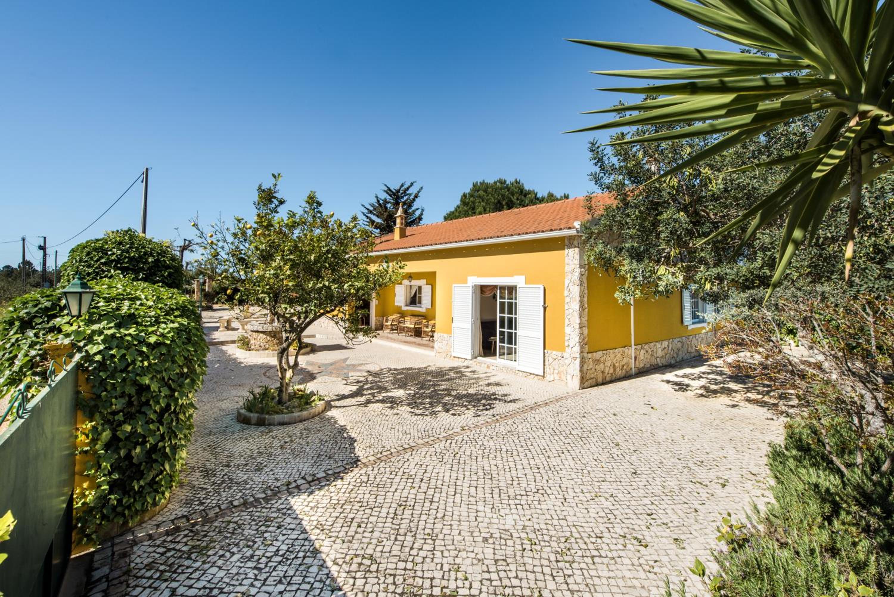 Algarve Villa with Private Pool and Garden