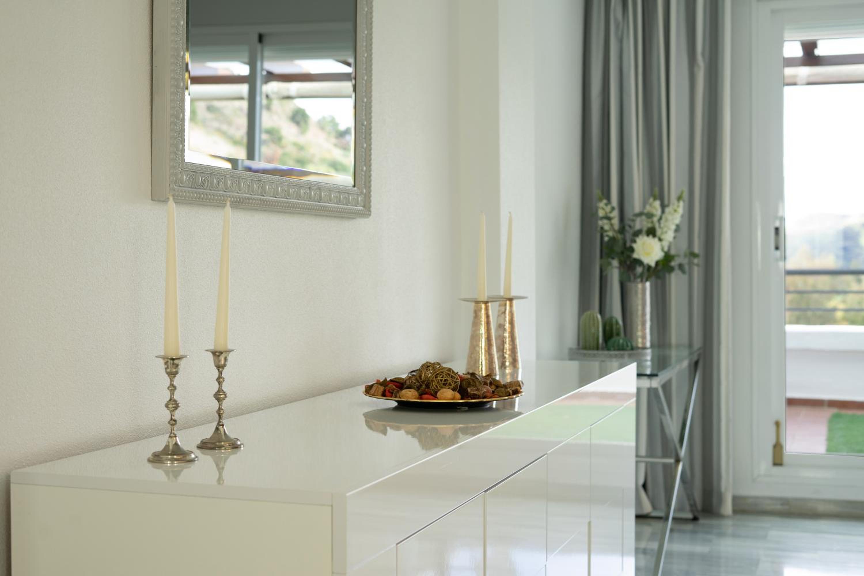El Lago de Los Arqueros 2 bedrooms penthouse en Benahavis - Image 4