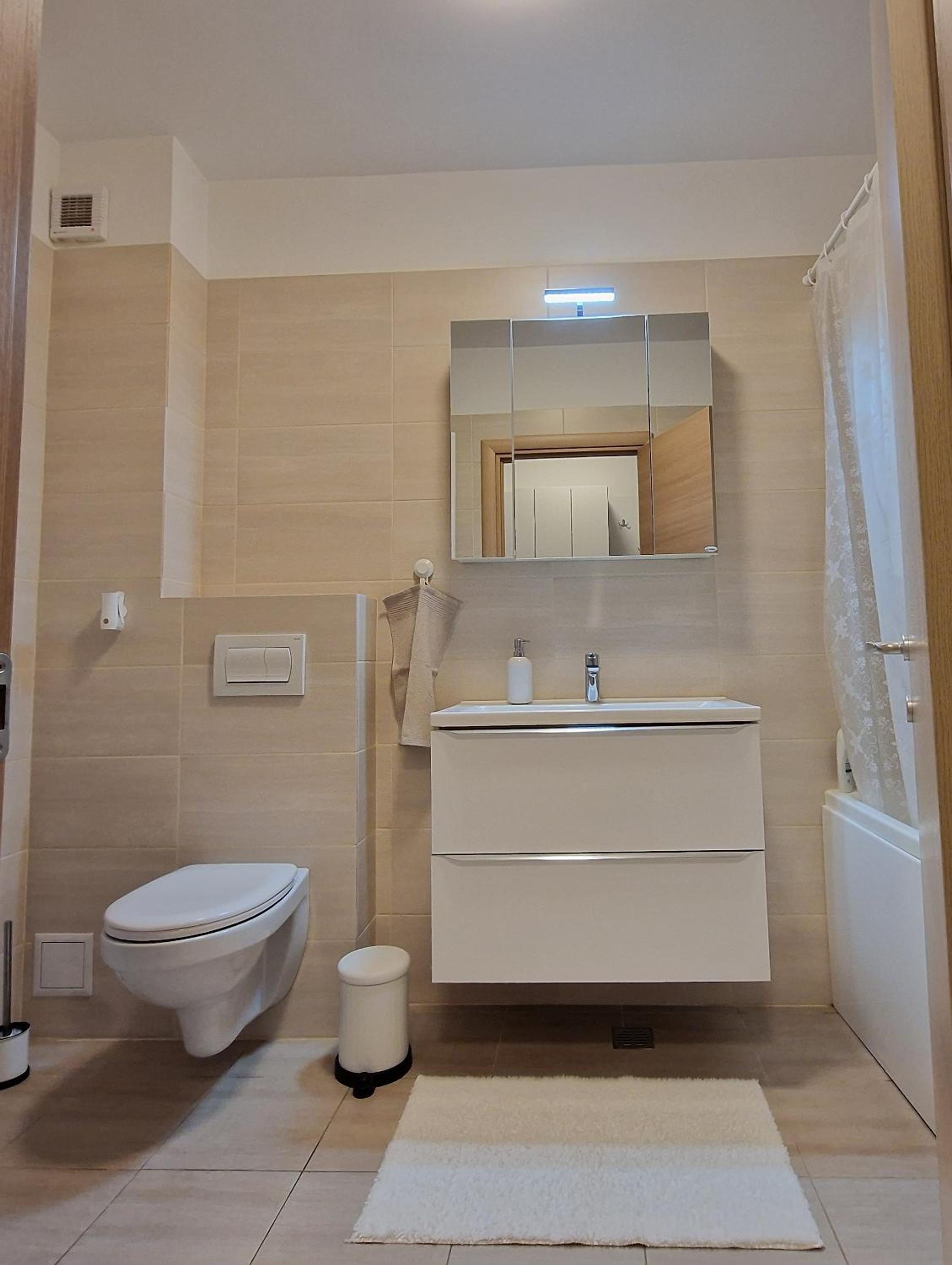 Amazing Apartament with Garden Bucharest Airport Self check-in!!