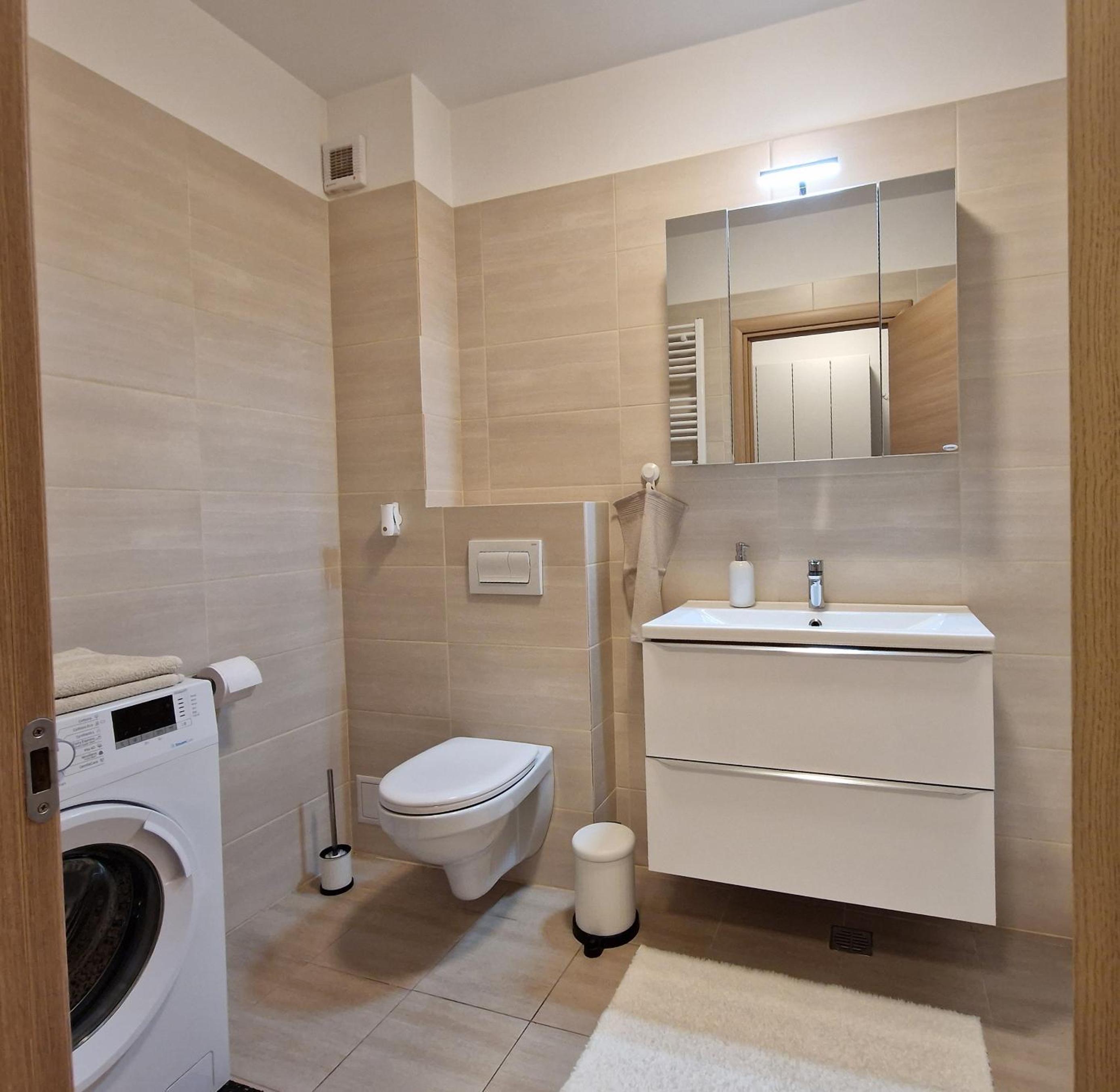 Amazing Apartament with Garden Bucharest Airport Self check-in!!