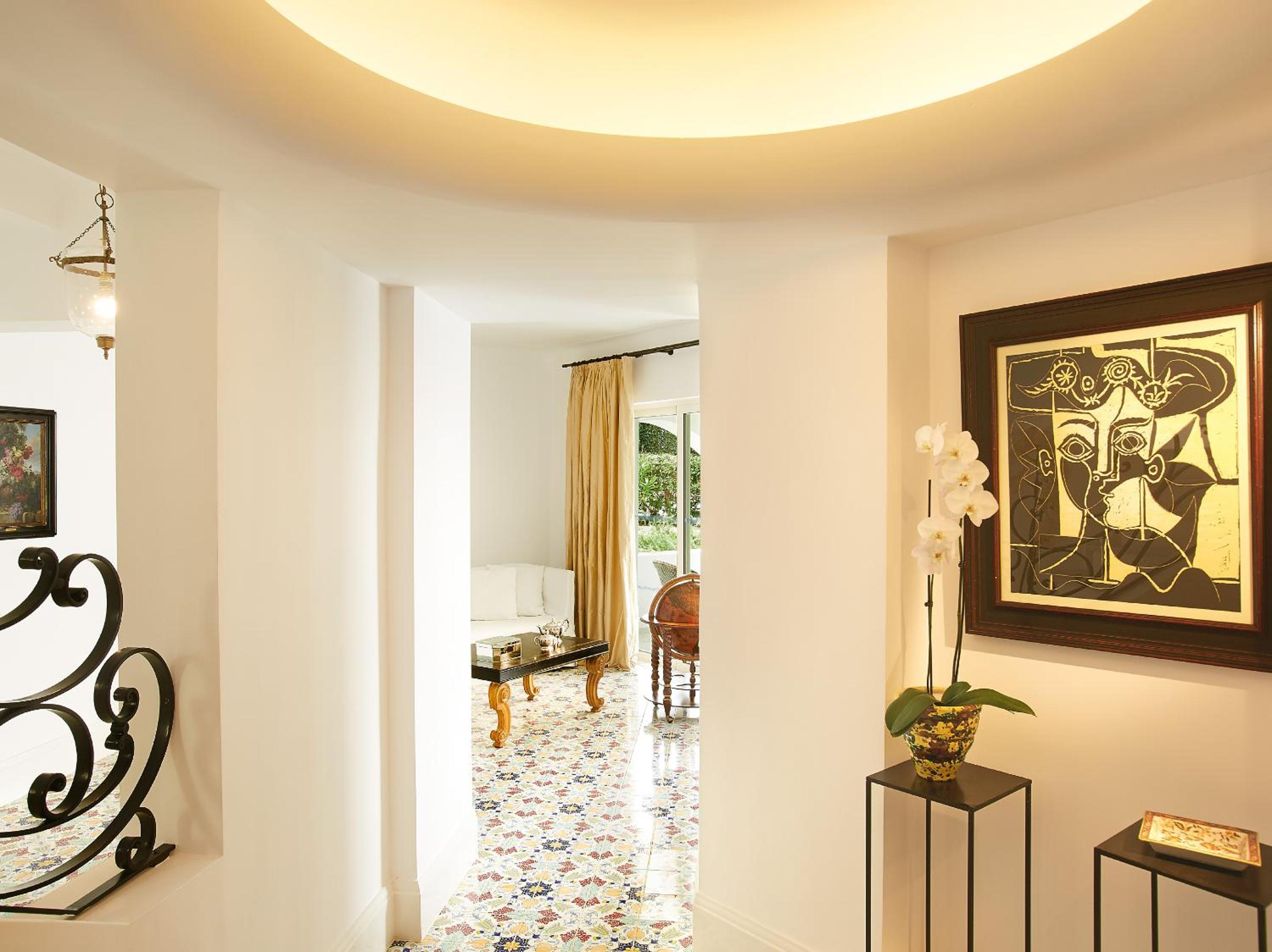 Caramel, A Resort to Live