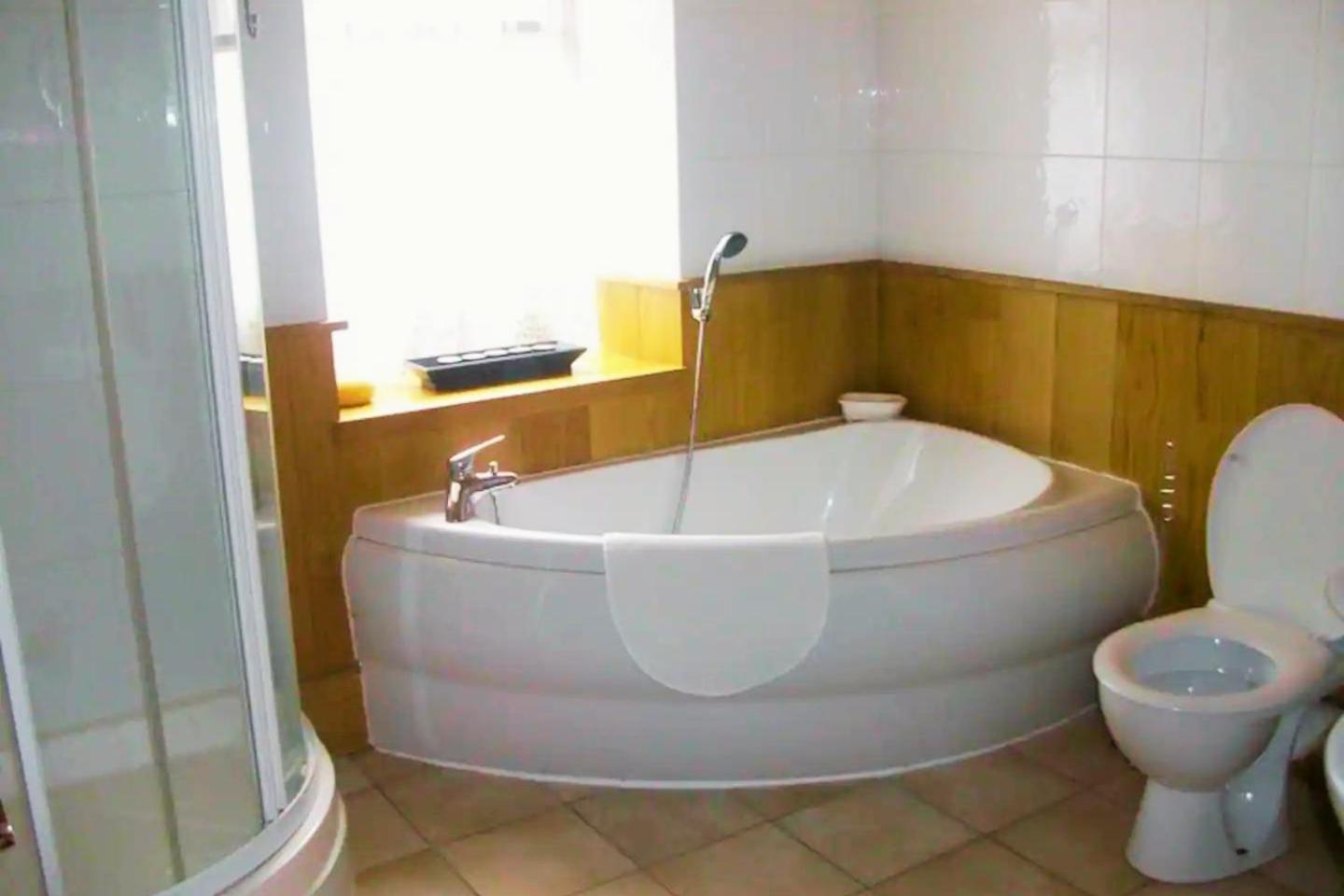 Authentic Irish Cottage, Rural Ballymascanlon