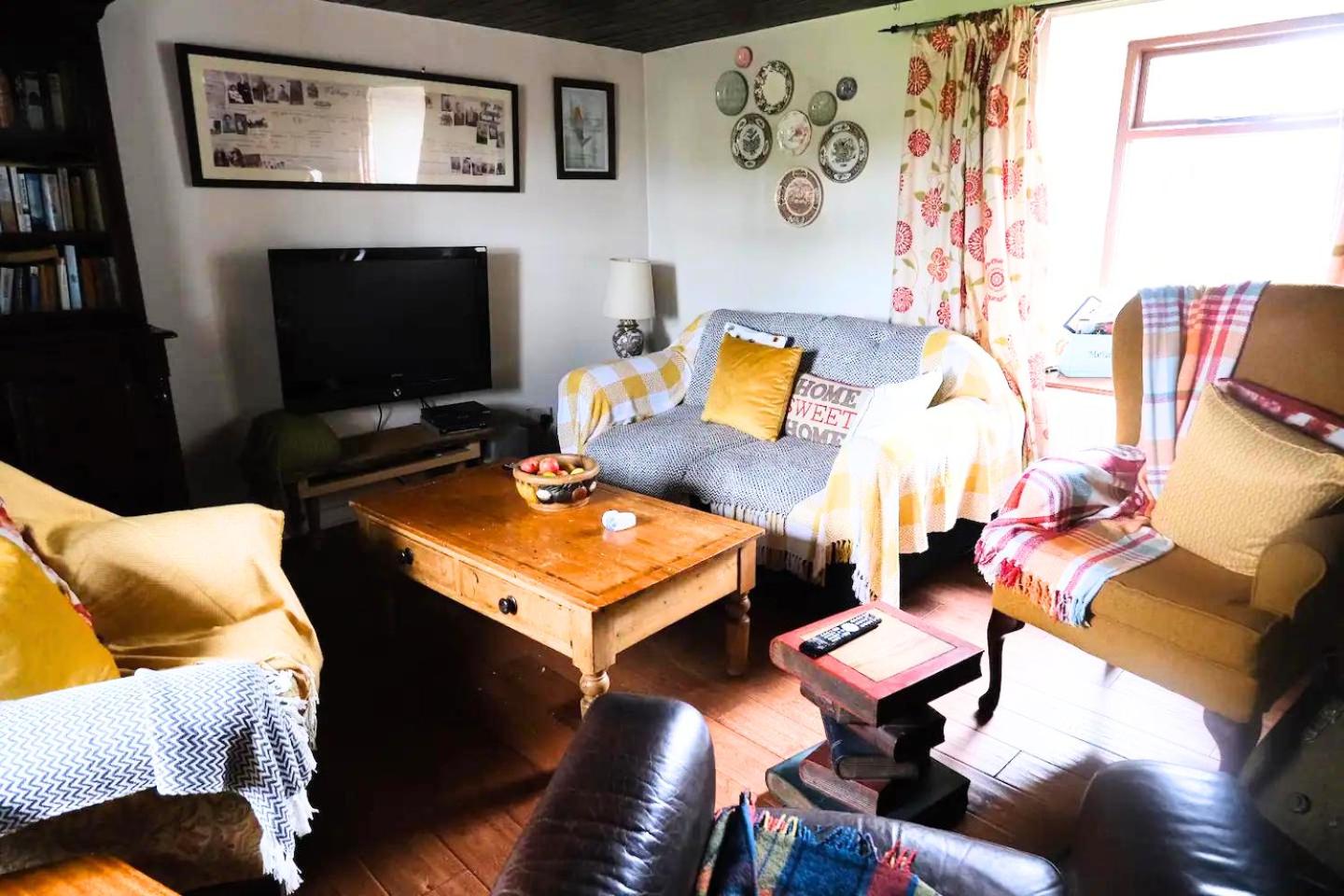 Authentic Irish Cottage, Rural Ballymascanlon