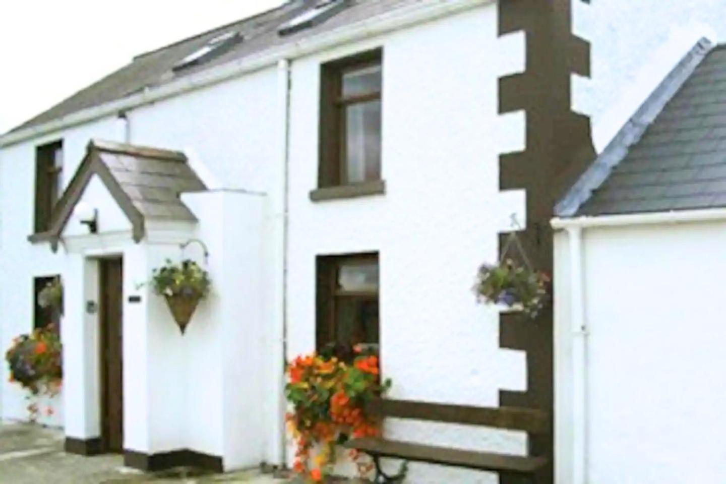 Authentic Irish Cottage, Rural Ballymascanlon