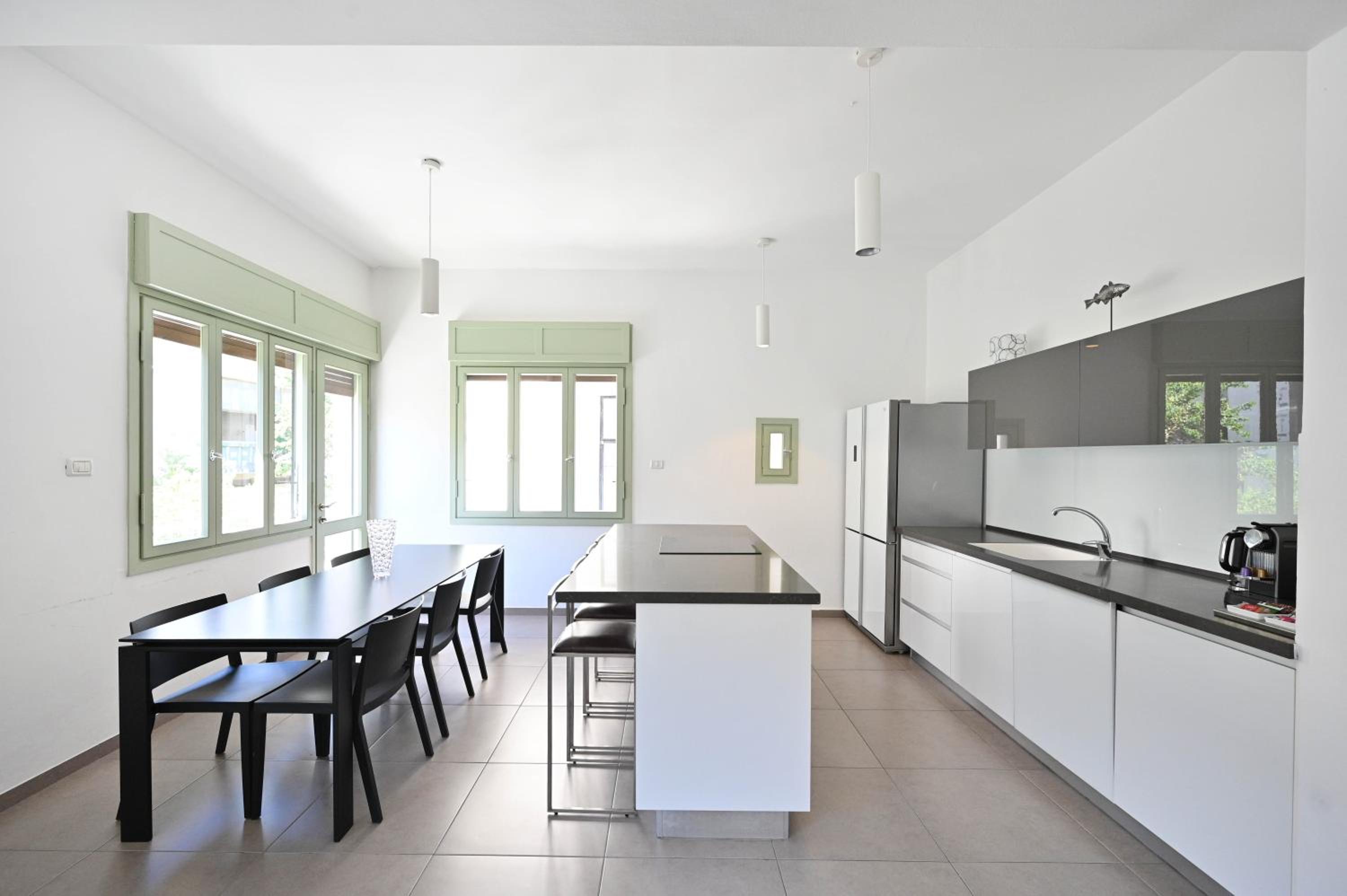 Luminous 3-BR in the Heart of Shenkin by HolyGuest