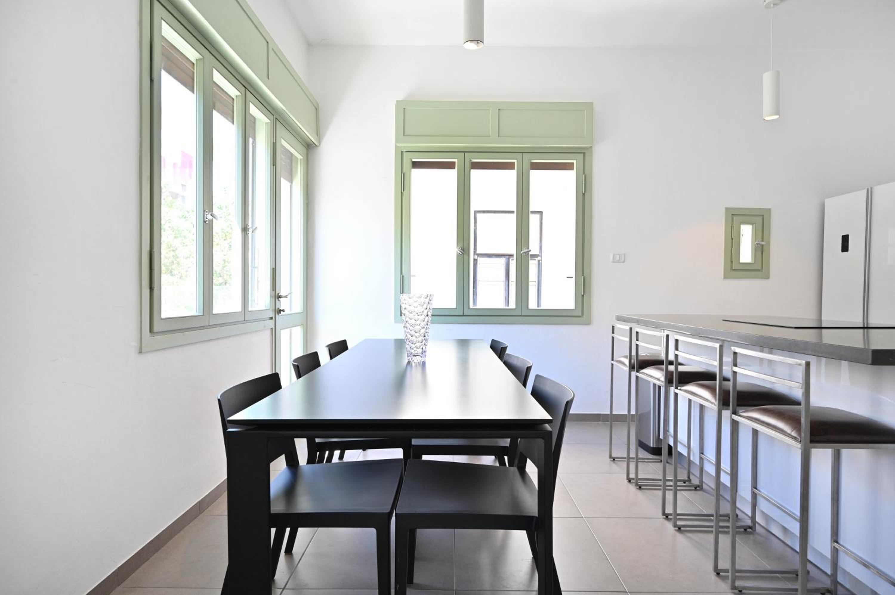Luminous 3-BR in the Heart of Shenkin by HolyGuest