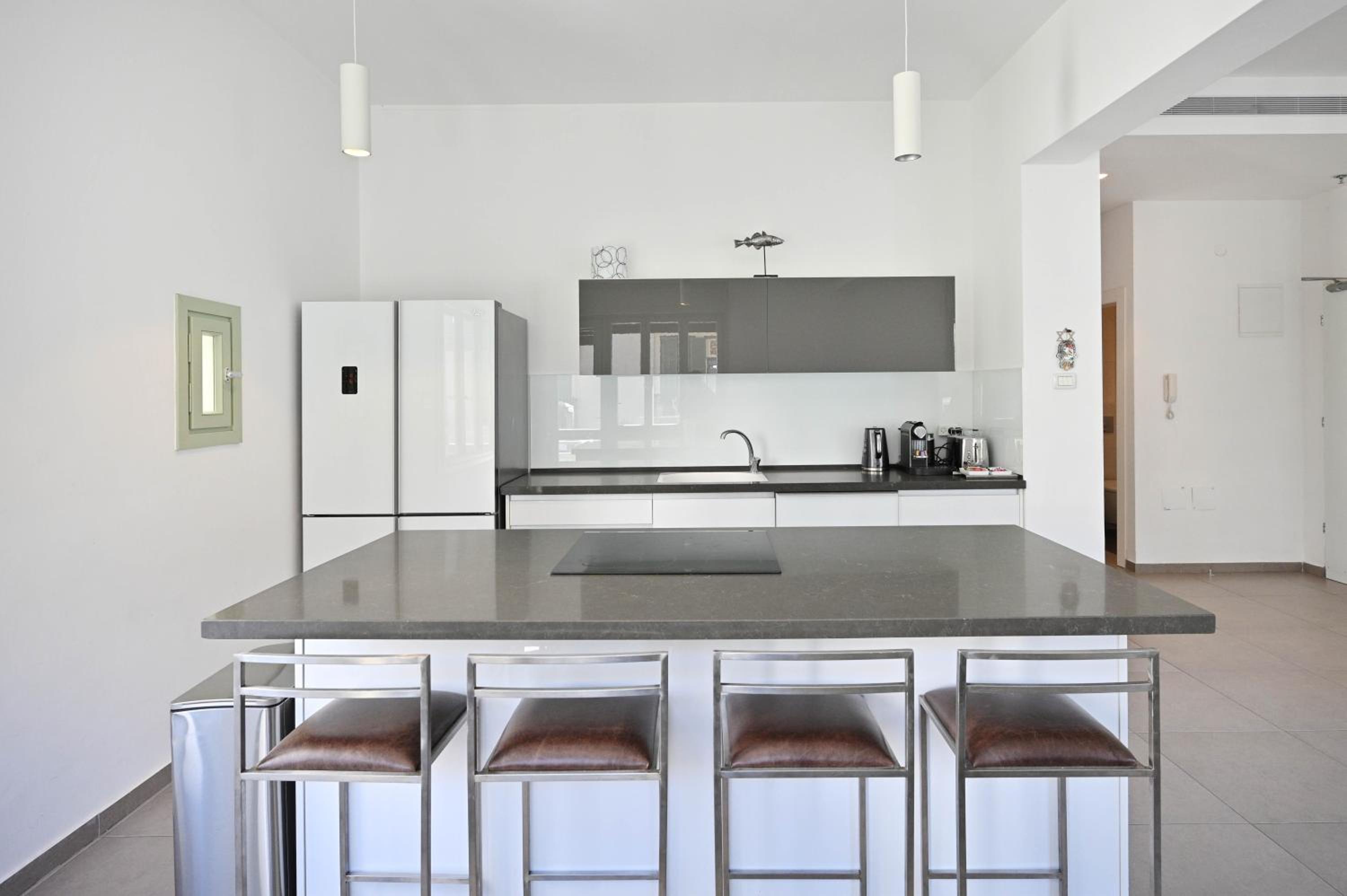 Luminous 3-BR in the Heart of Shenkin by HolyGuest