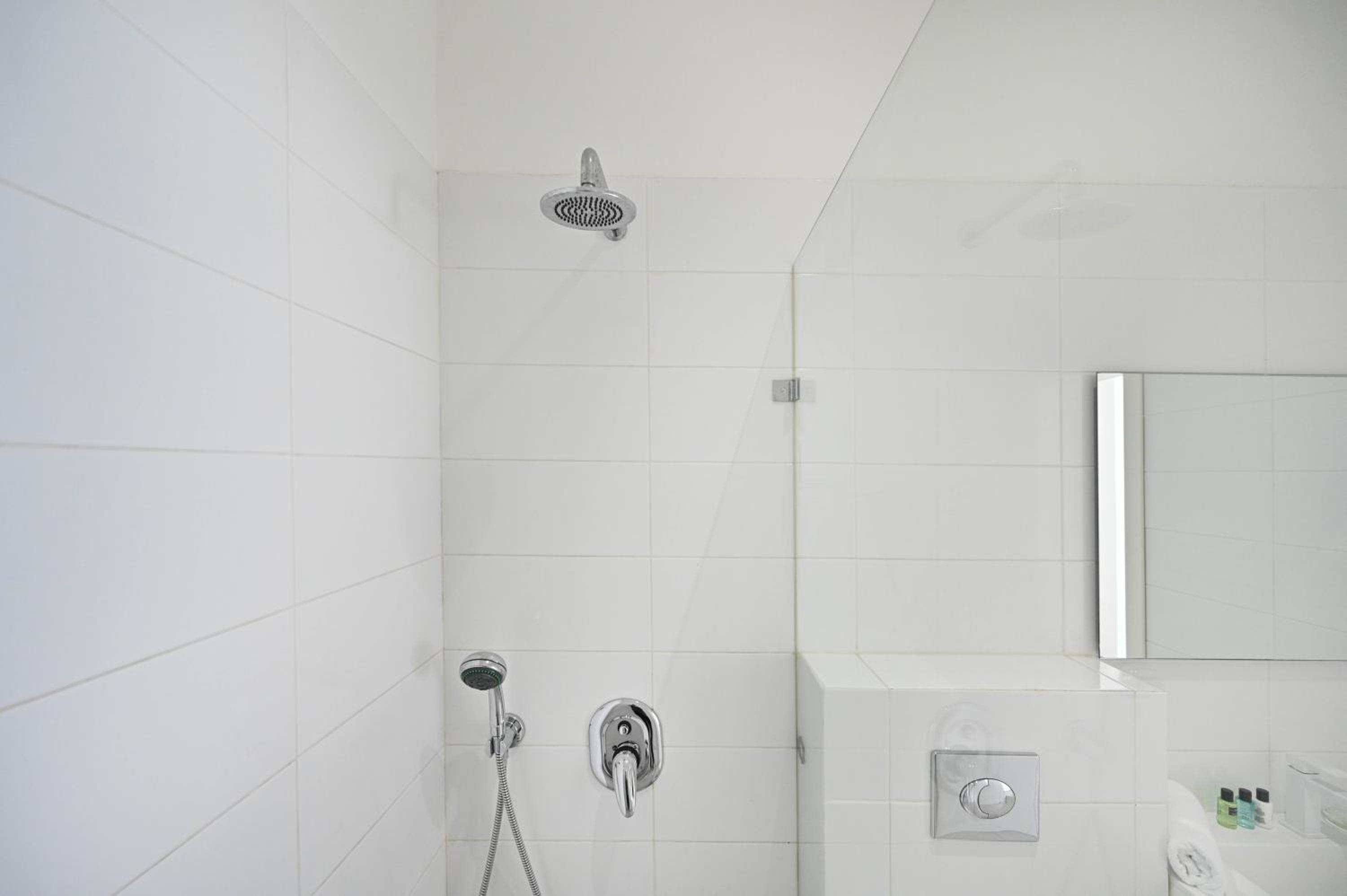 Luminous 3-BR in the Heart of Shenkin by HolyGuest
