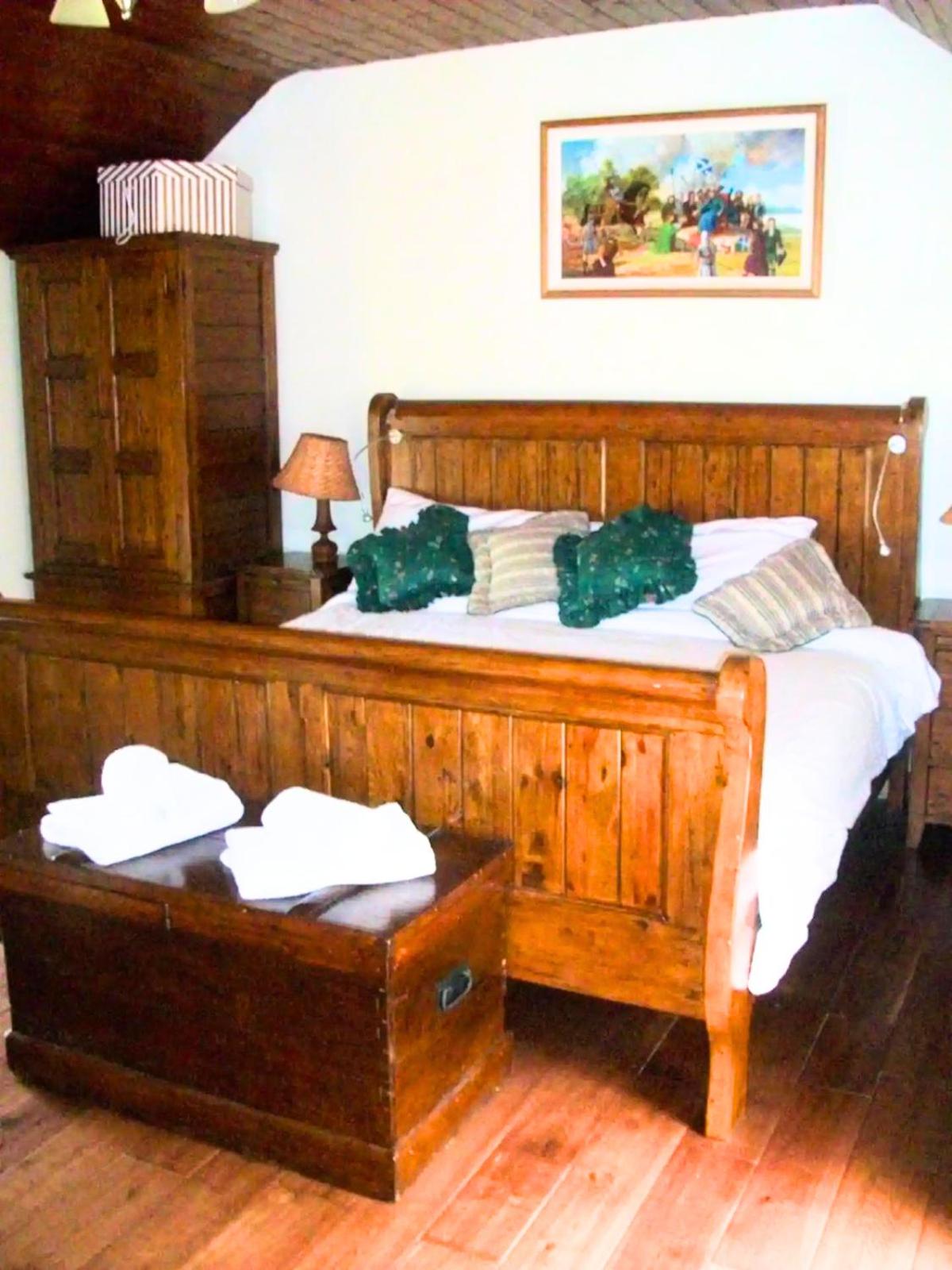 Authentic Irish Cottage, Rural Ballymascanlon