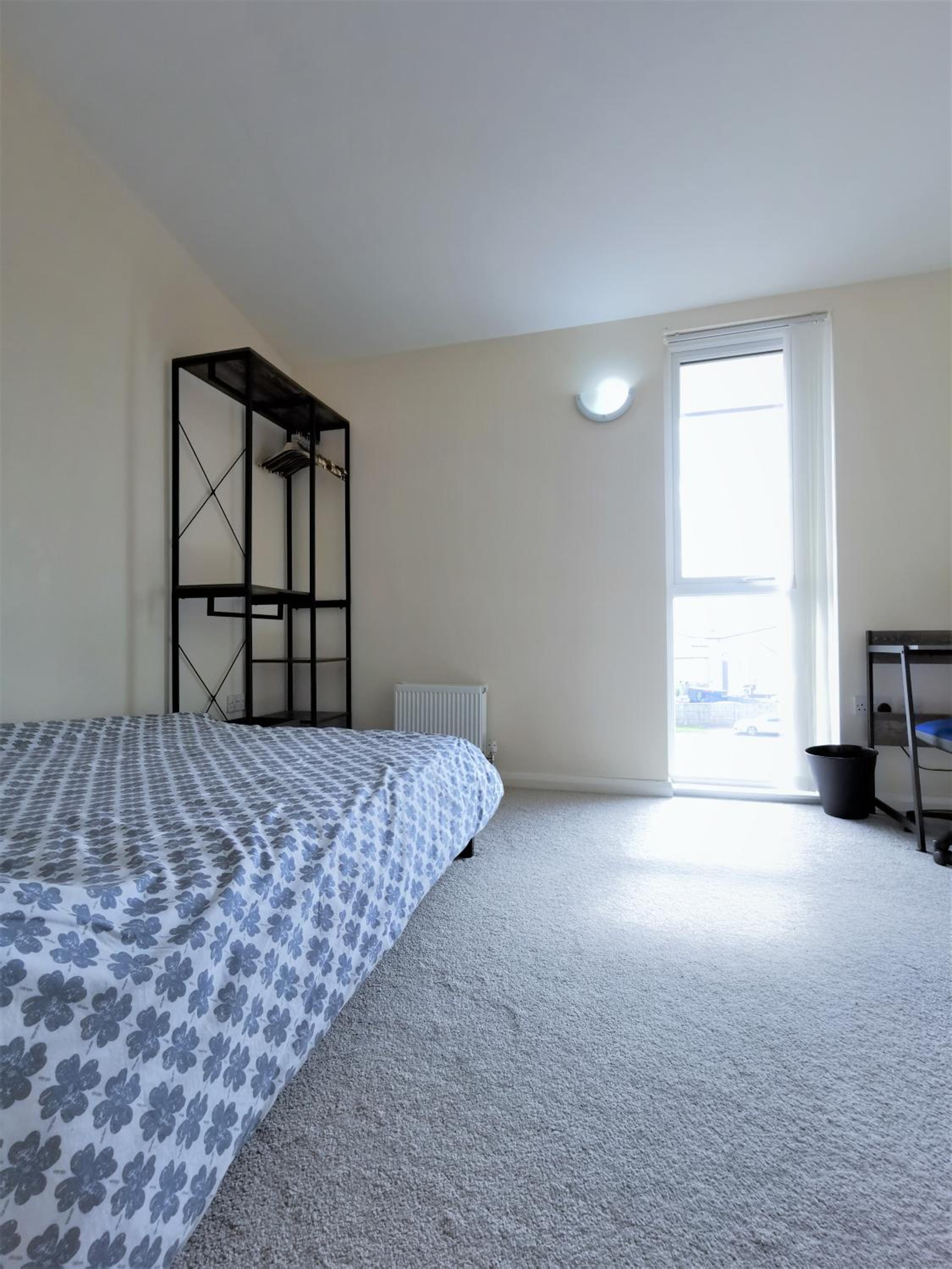 Private Bedroom - Shared Kitchen - Free Parking - Close to MCR city centre view 5