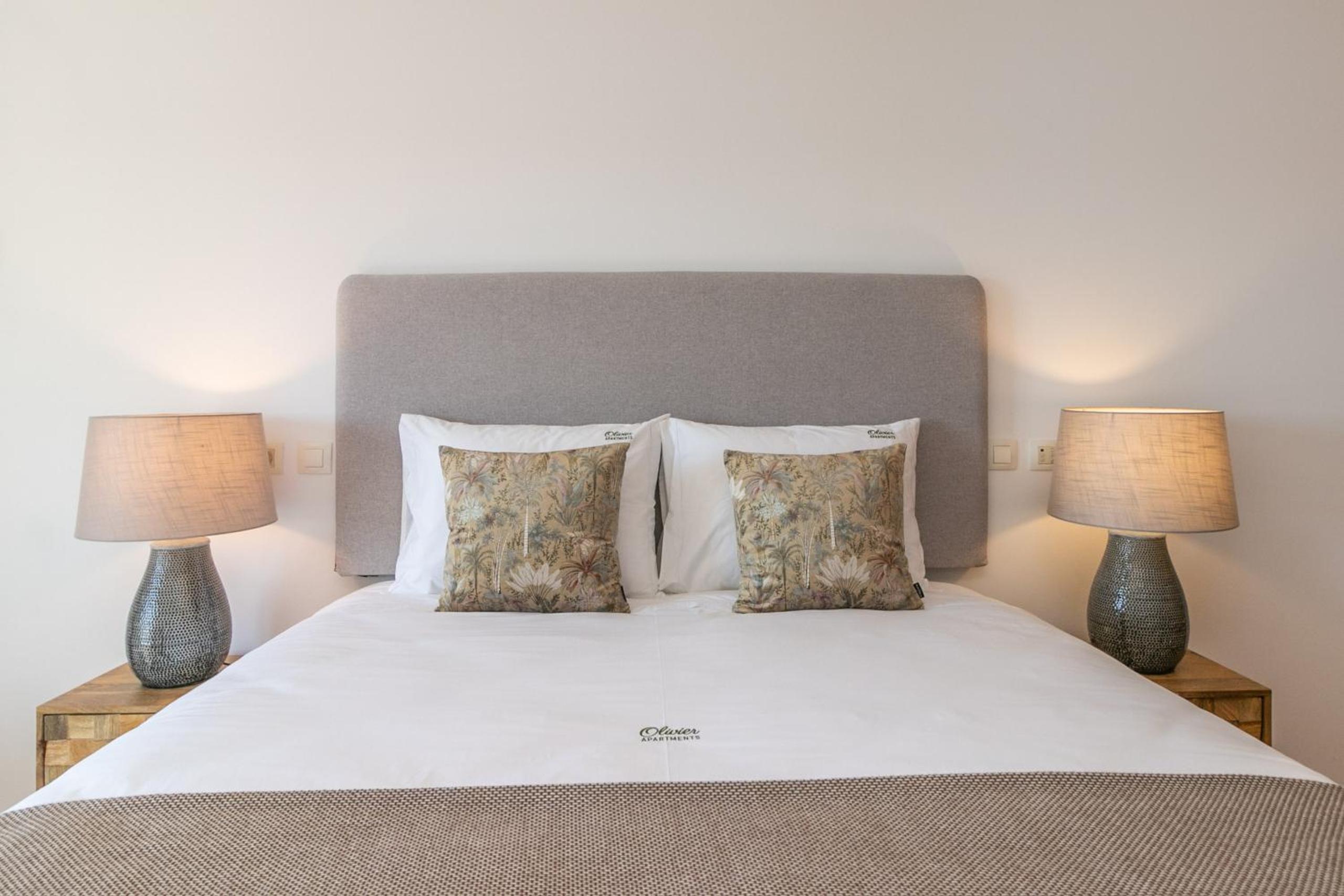 Spacious and Chic Apartment with Lisbon, Sintra, or Beach at 15 min! view 2