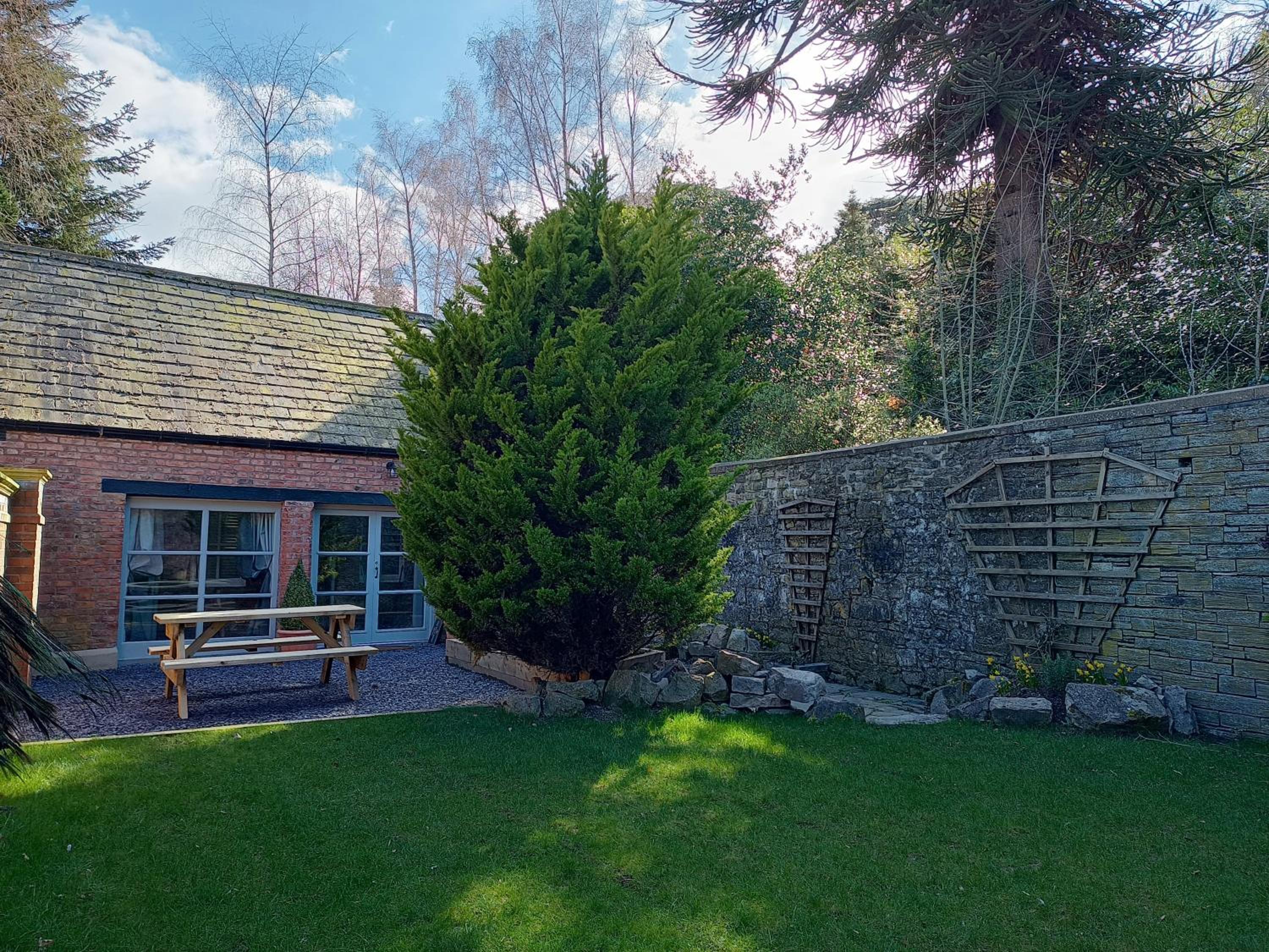 The West Wing at Eriviat Hall Hot Tub view 5