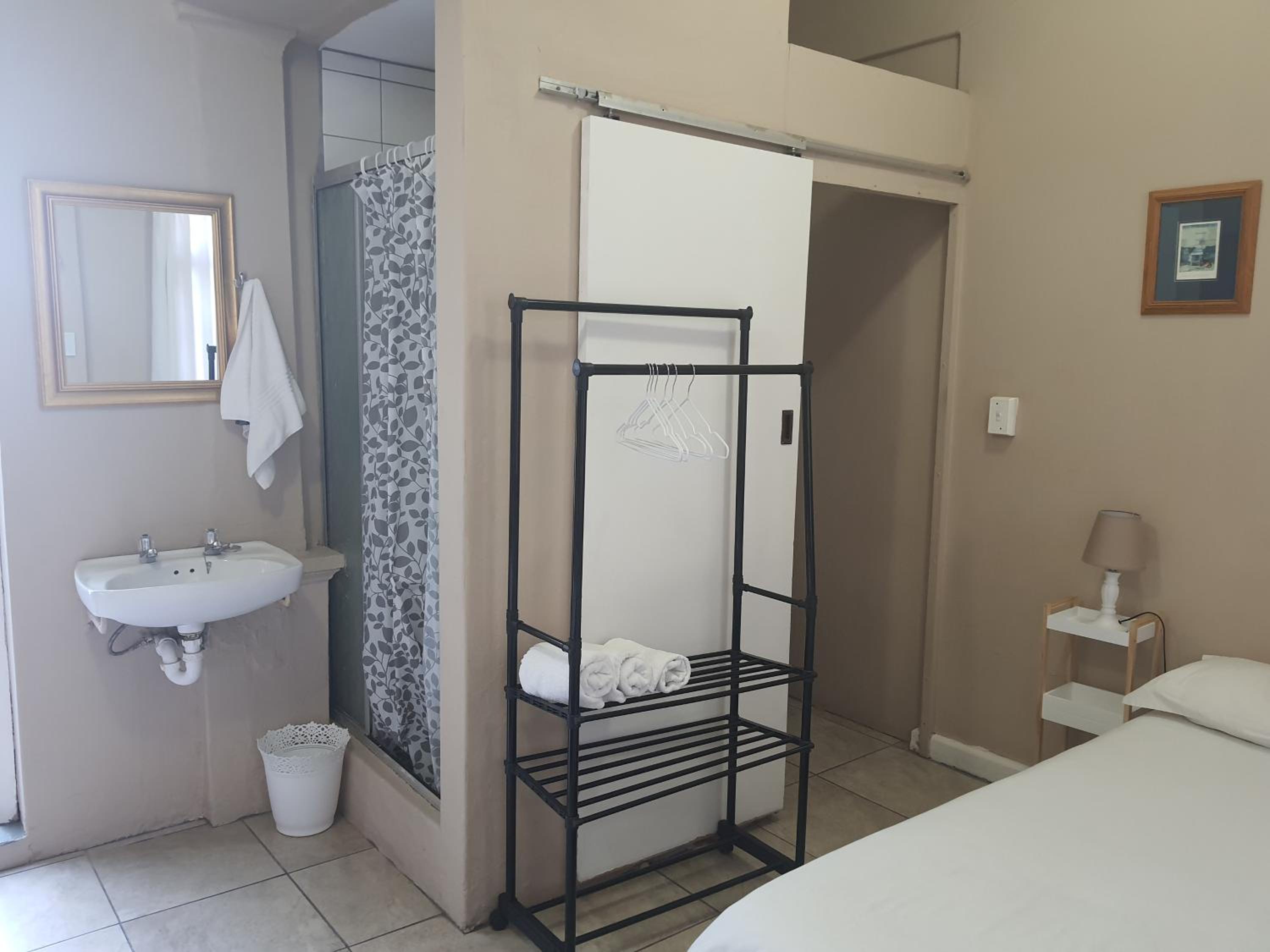 Oasis Shanti Backpackers