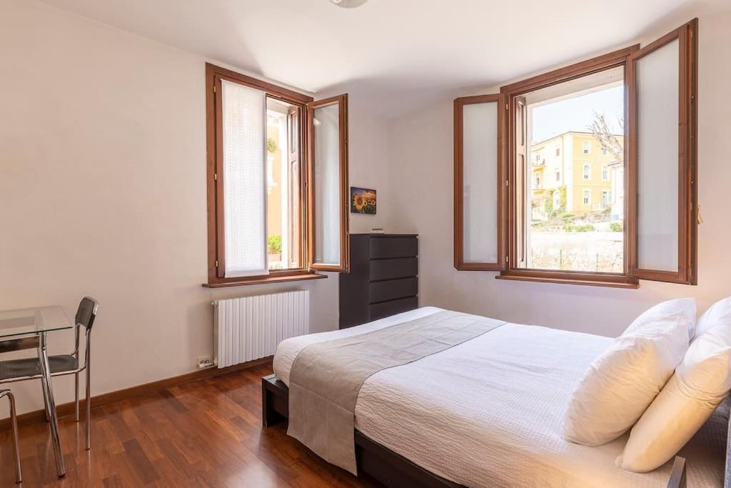 Residenza Sirtori free parking