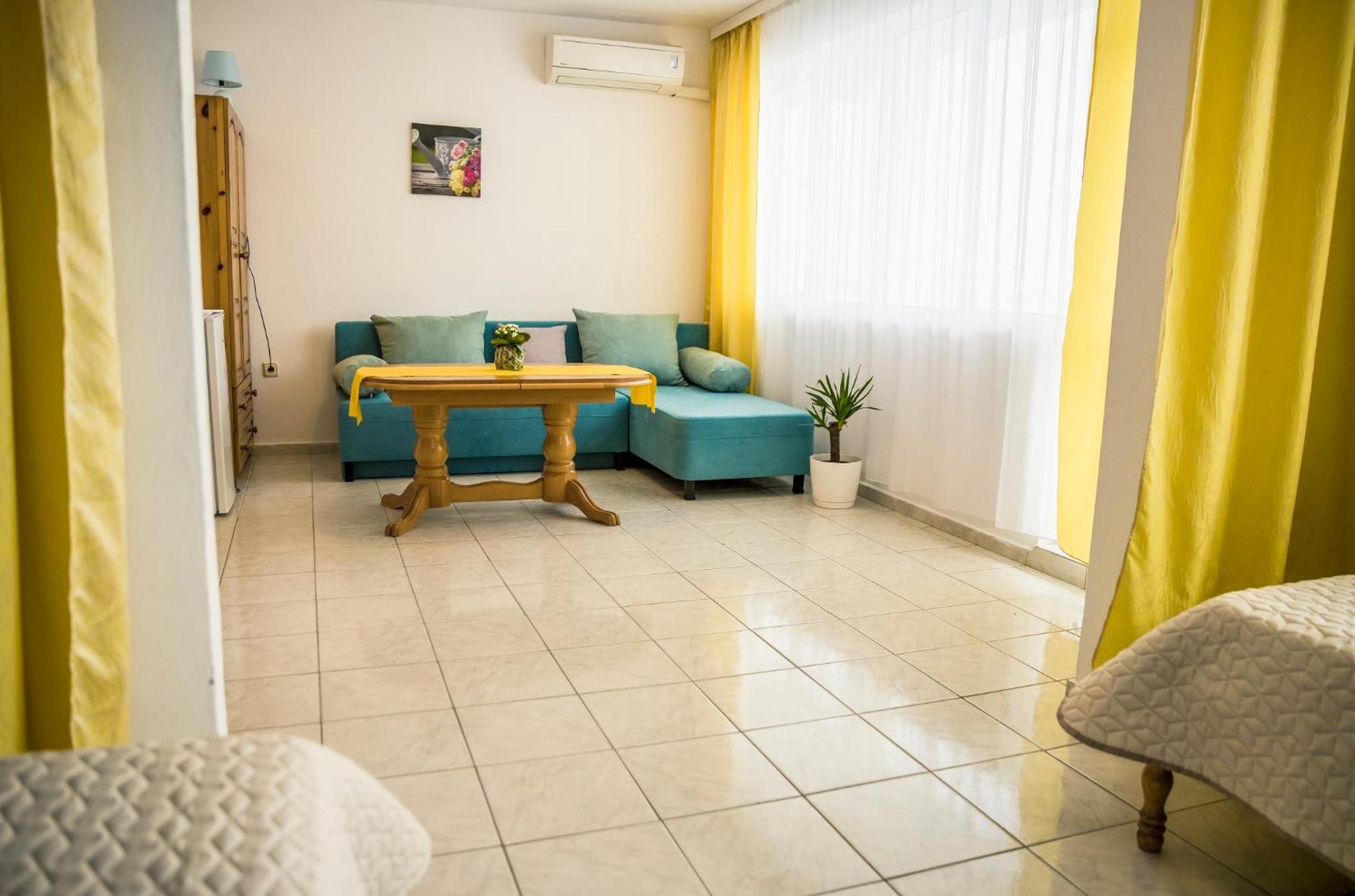 Panorama Chantall-izby,apartmány s výhľadom na more