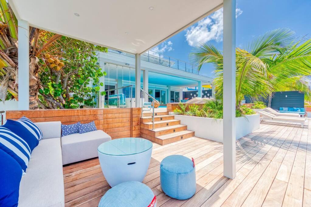Surfsong Villa- Luxury Water Front Villa for 12