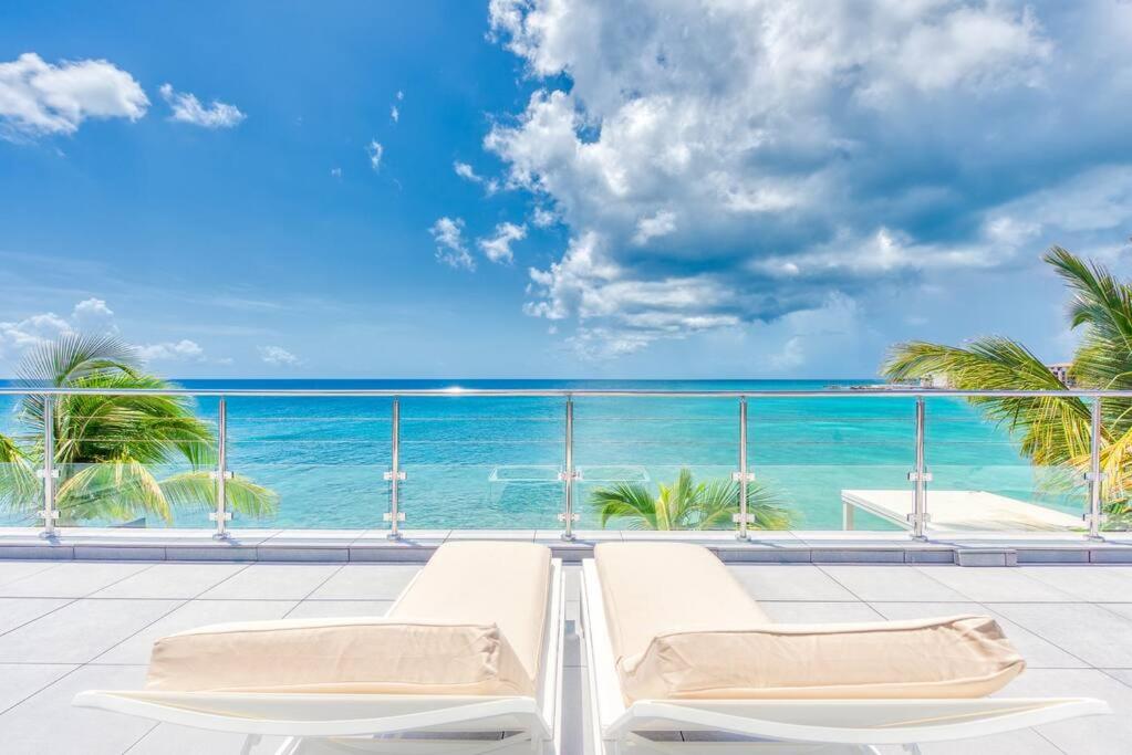 Surfsong Villa- Luxury Water Front Villa for 12