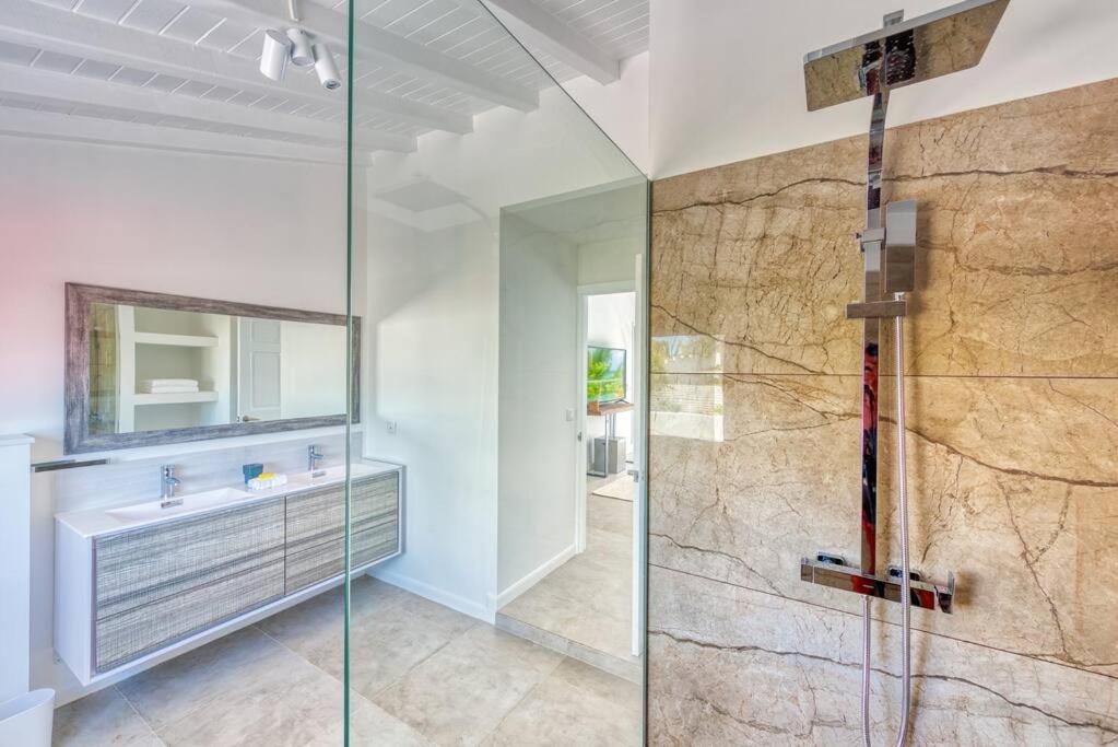 Surfsong Villa- Luxury Water Front Villa for 12