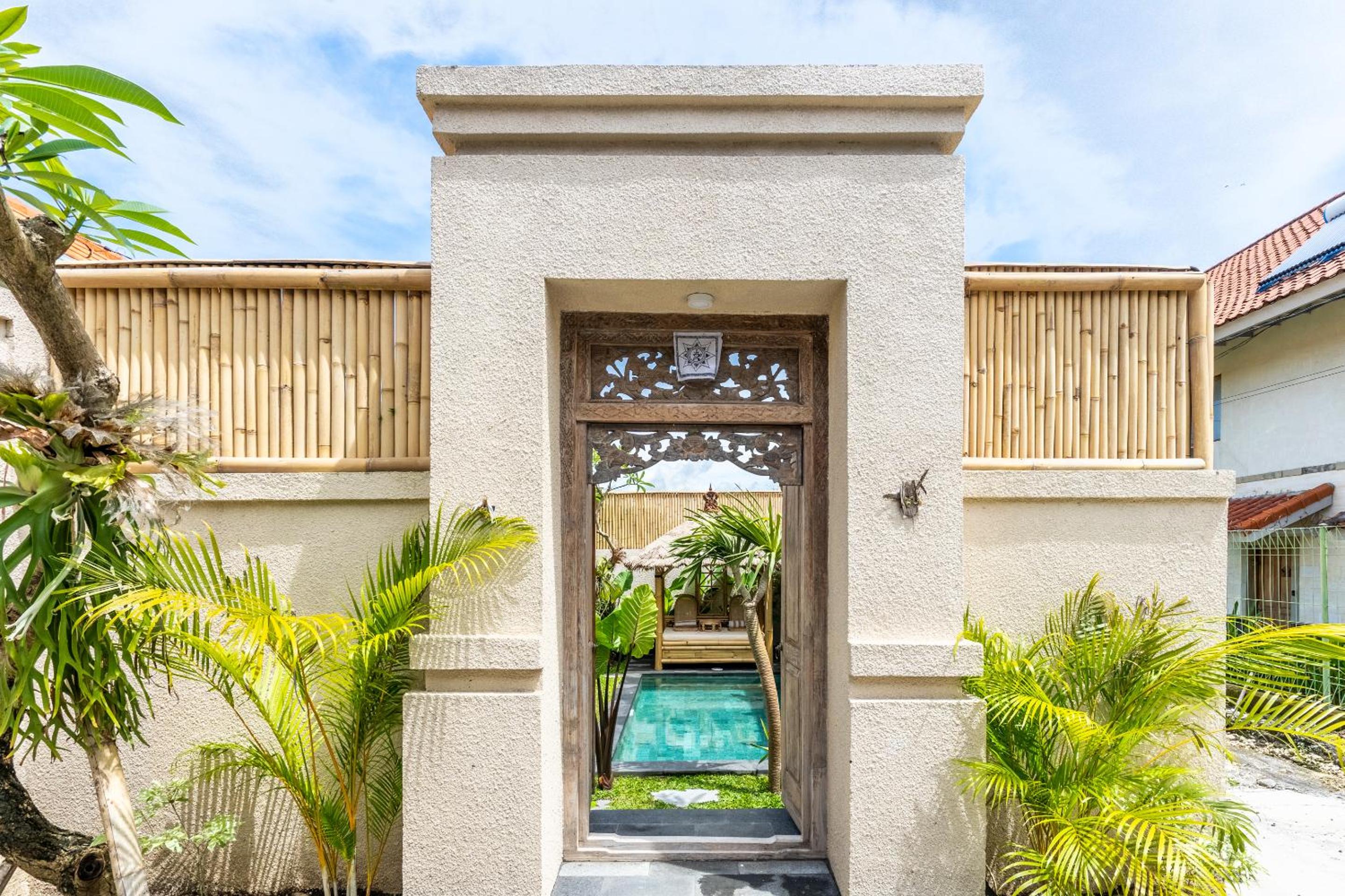 A Walk to Canggu Beach - Mozon Garden Villa view 2