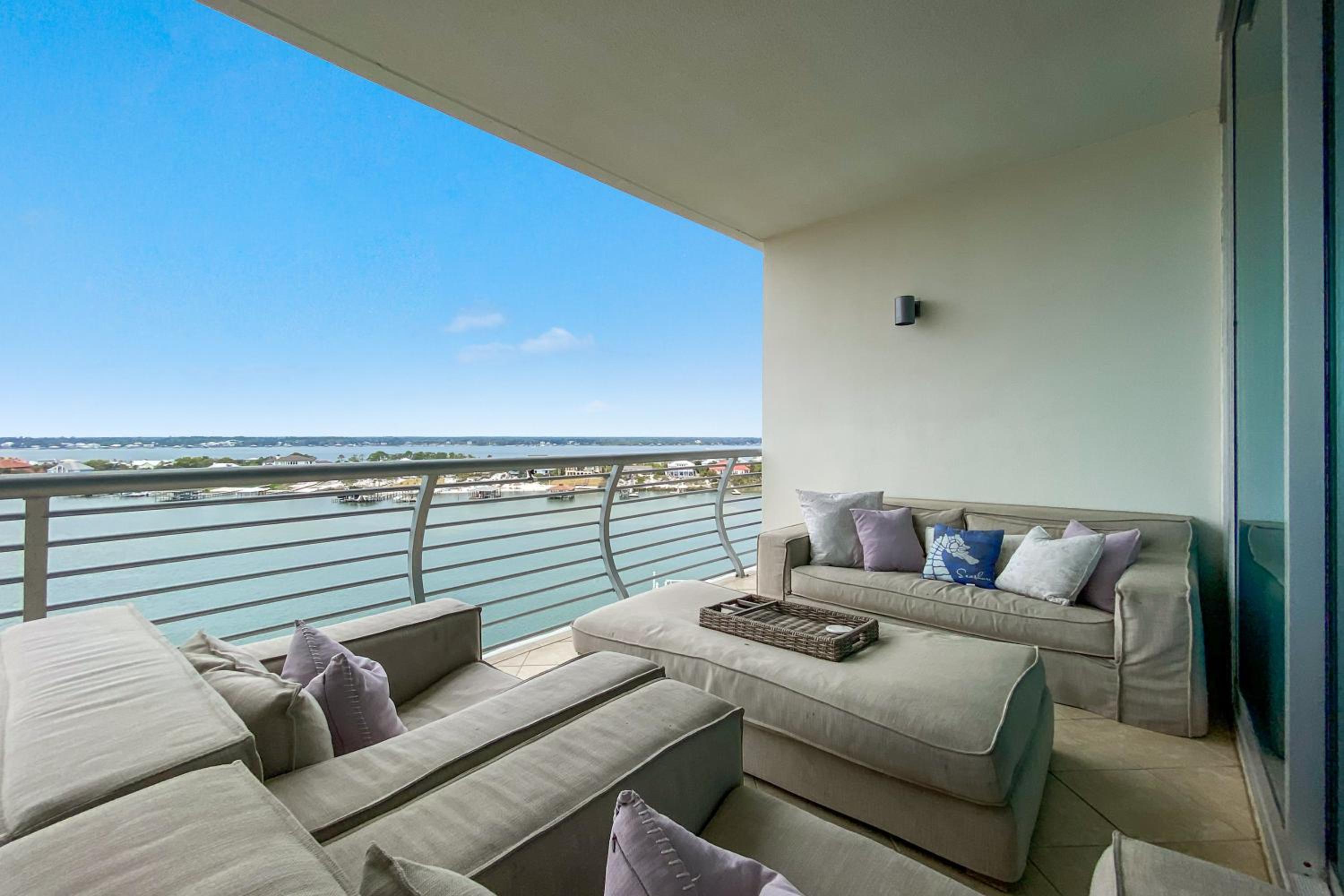 Bella Luna 902- 3bed3bath- Luxury At Your Fingertips- Amazing View of Ole River view 4