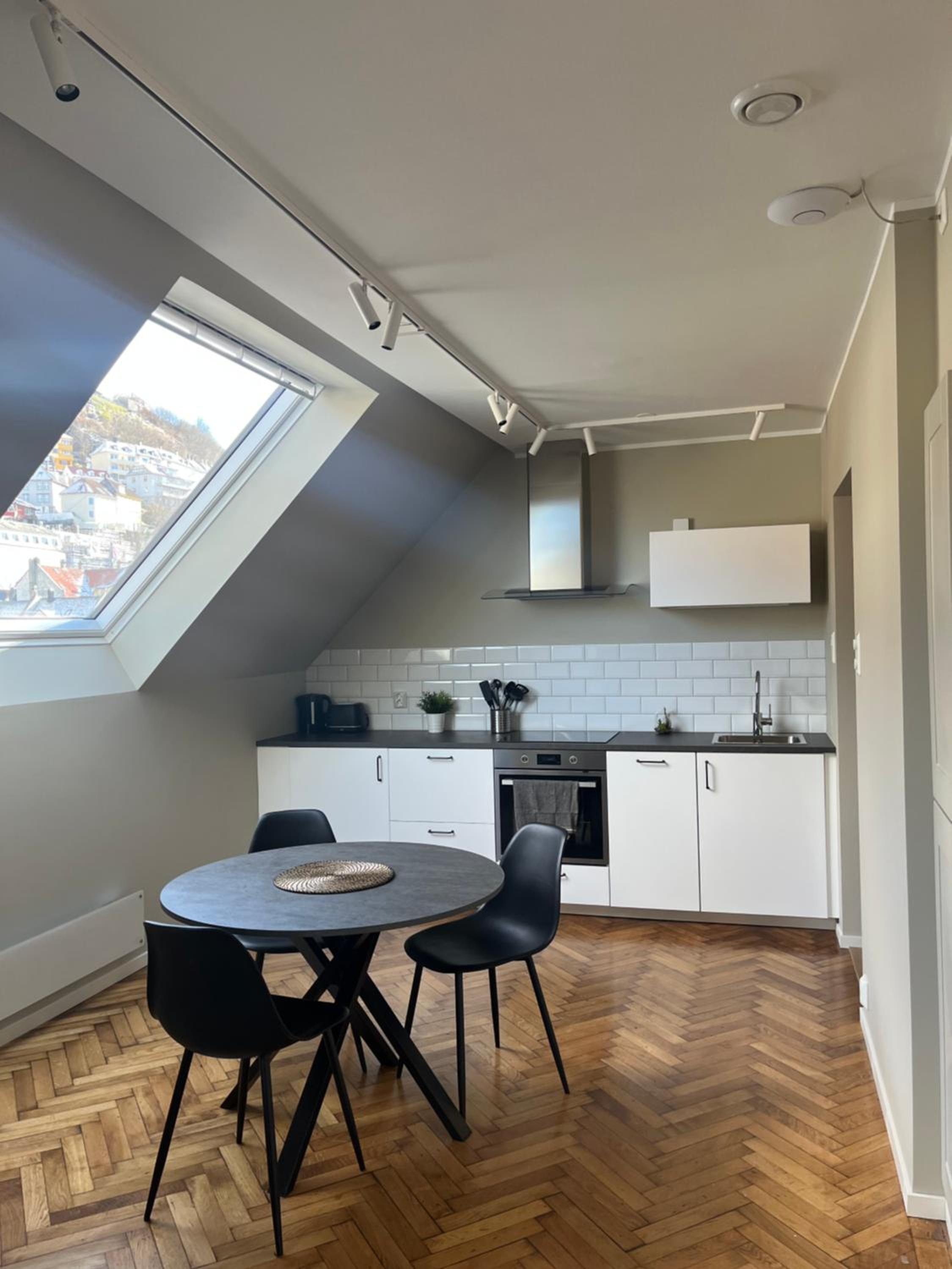 Kong Oscars Apartments view 3
