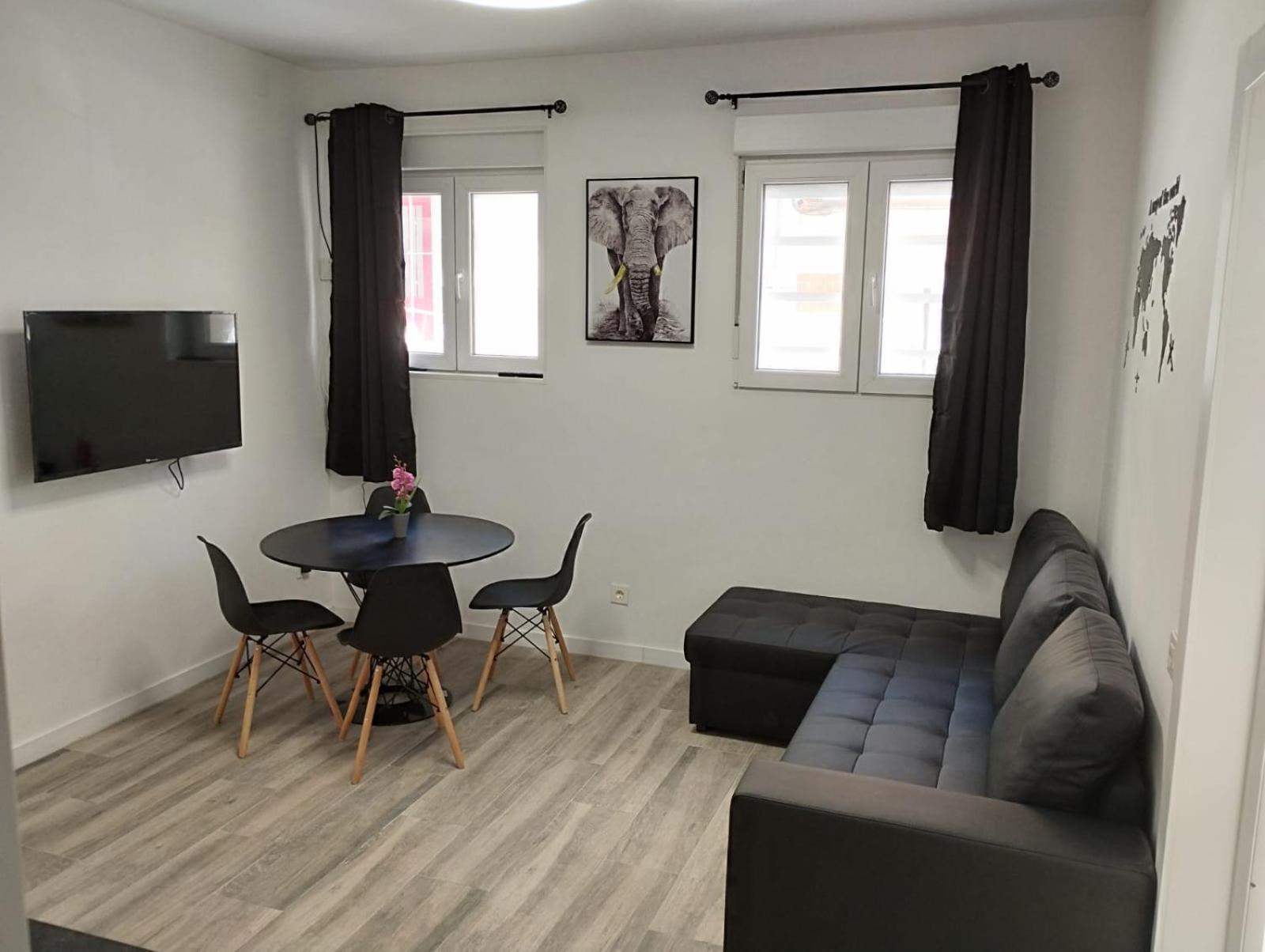 Apartamento blanco y negro en el centro