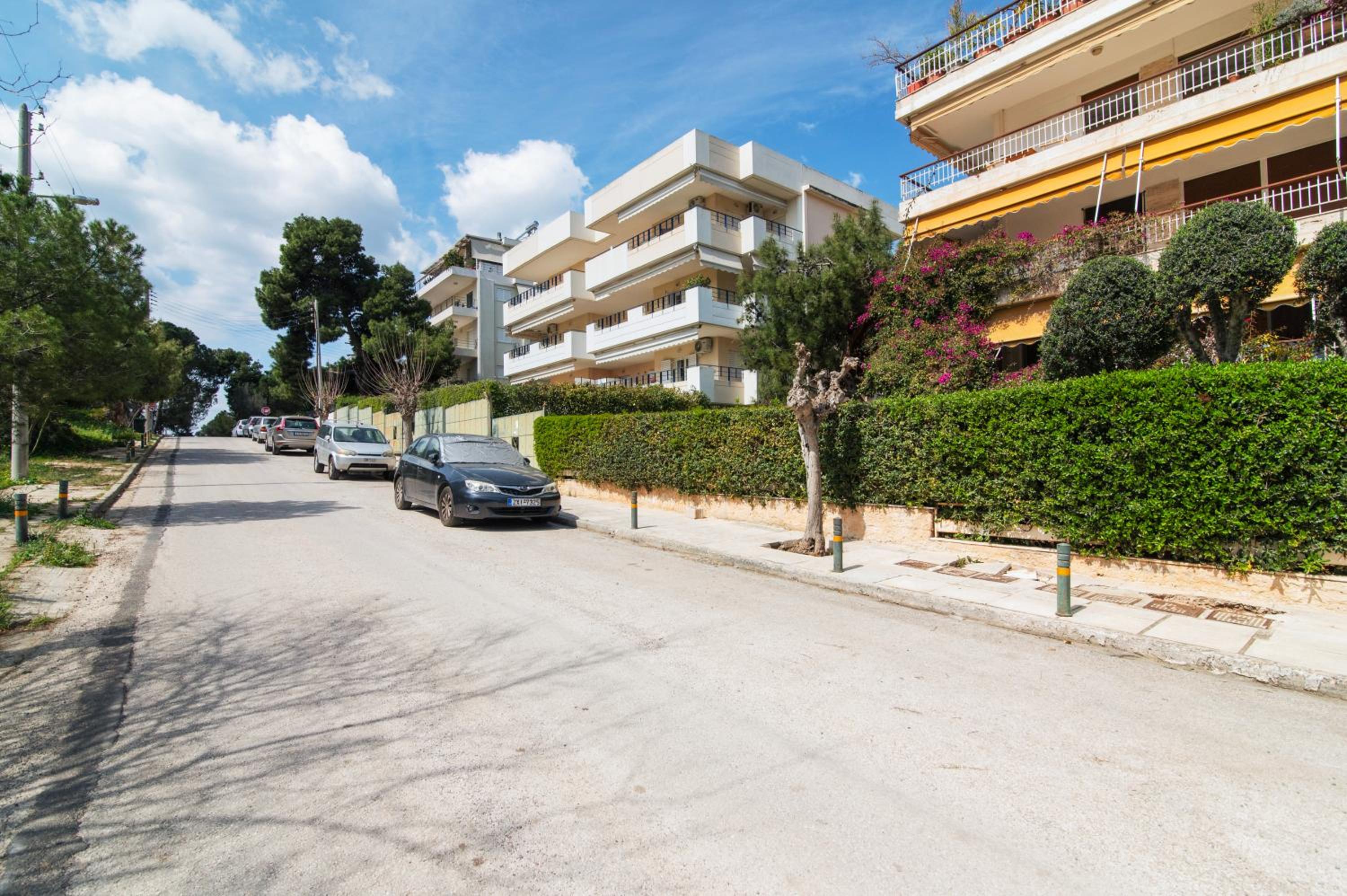 Sun & Sea Suite, Kavouri