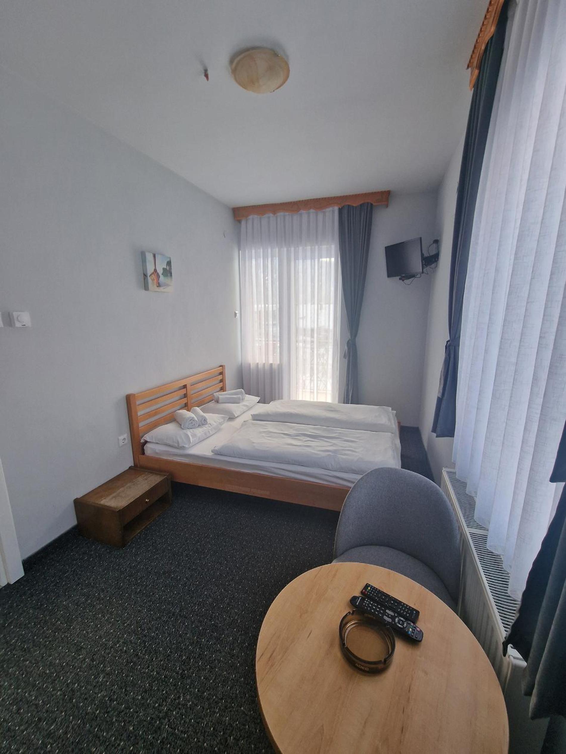 Apartments and Rooms Ski