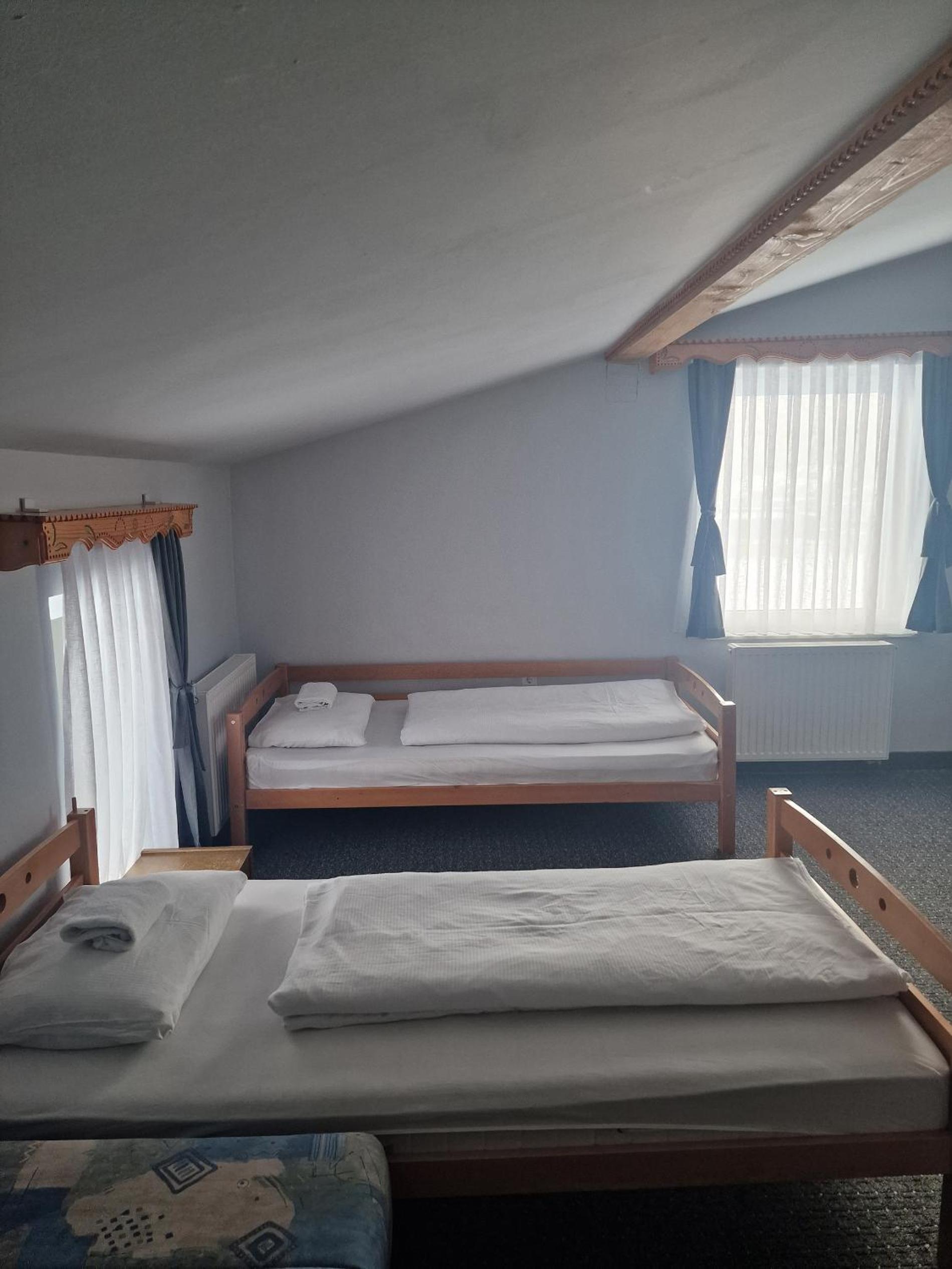 Apartments and Rooms Ski