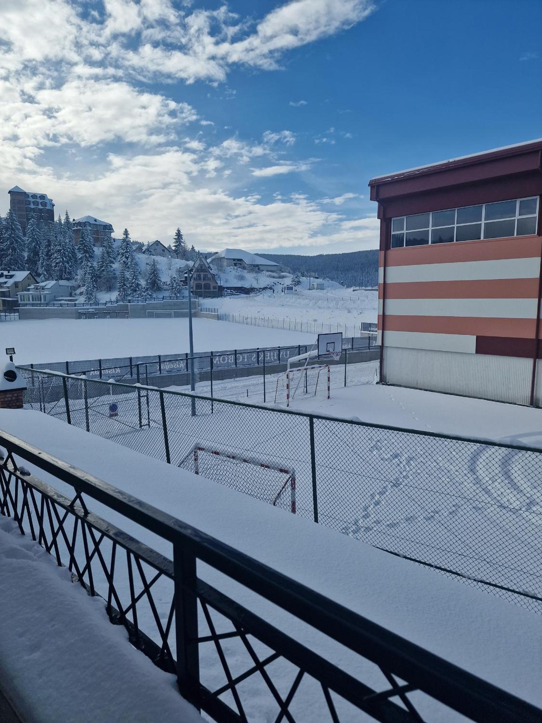 Apartments and Rooms Ski