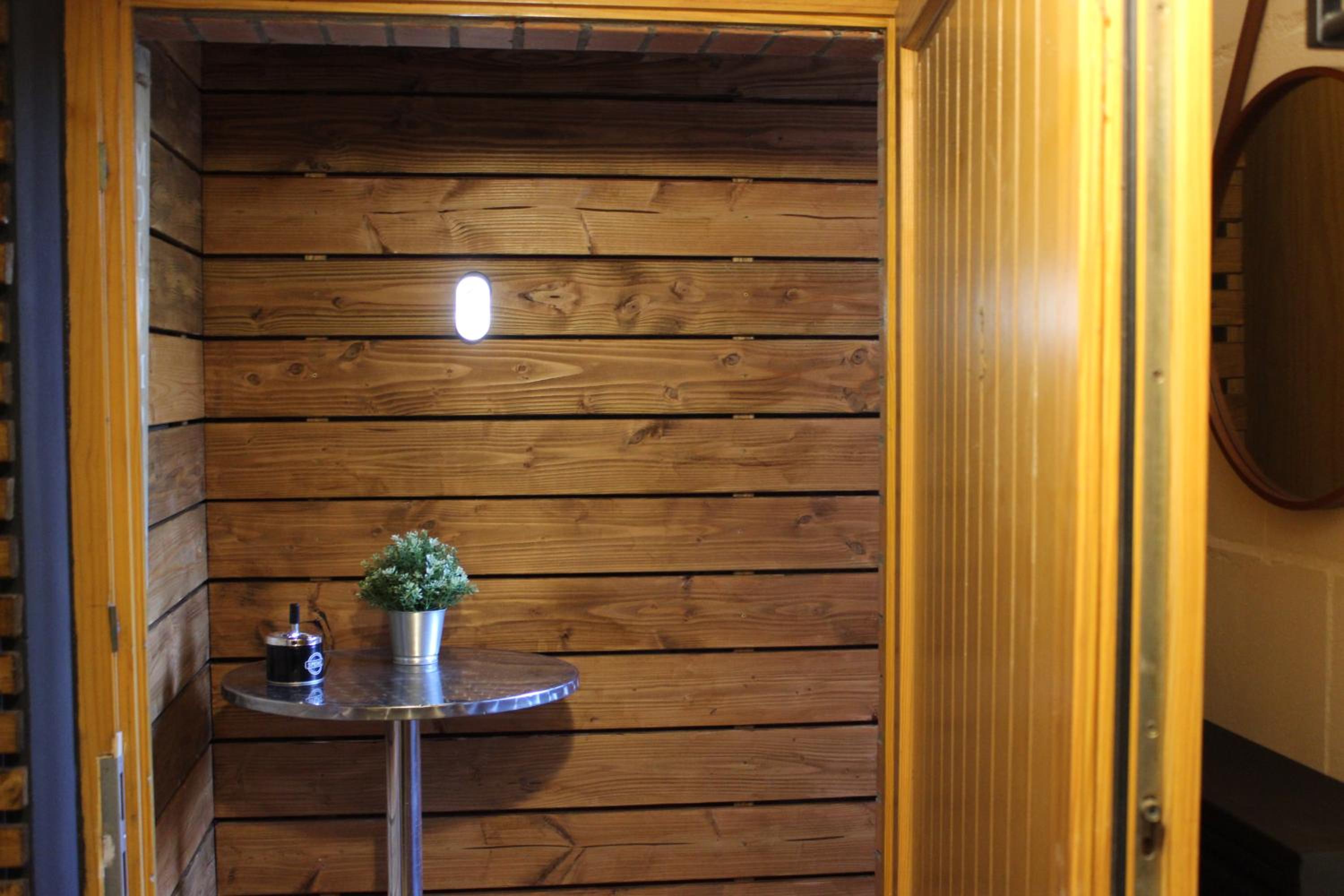 KLEINE SOUTERRAIN WOHNUNG NÄHE HAMBURG