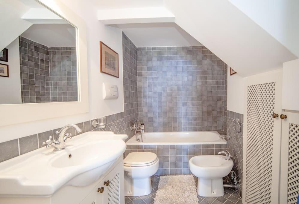 Casa Eolo en Capri — bathroom