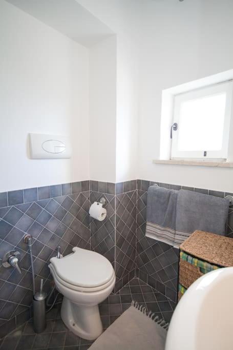 Casa Eolo en Capri — bathroom