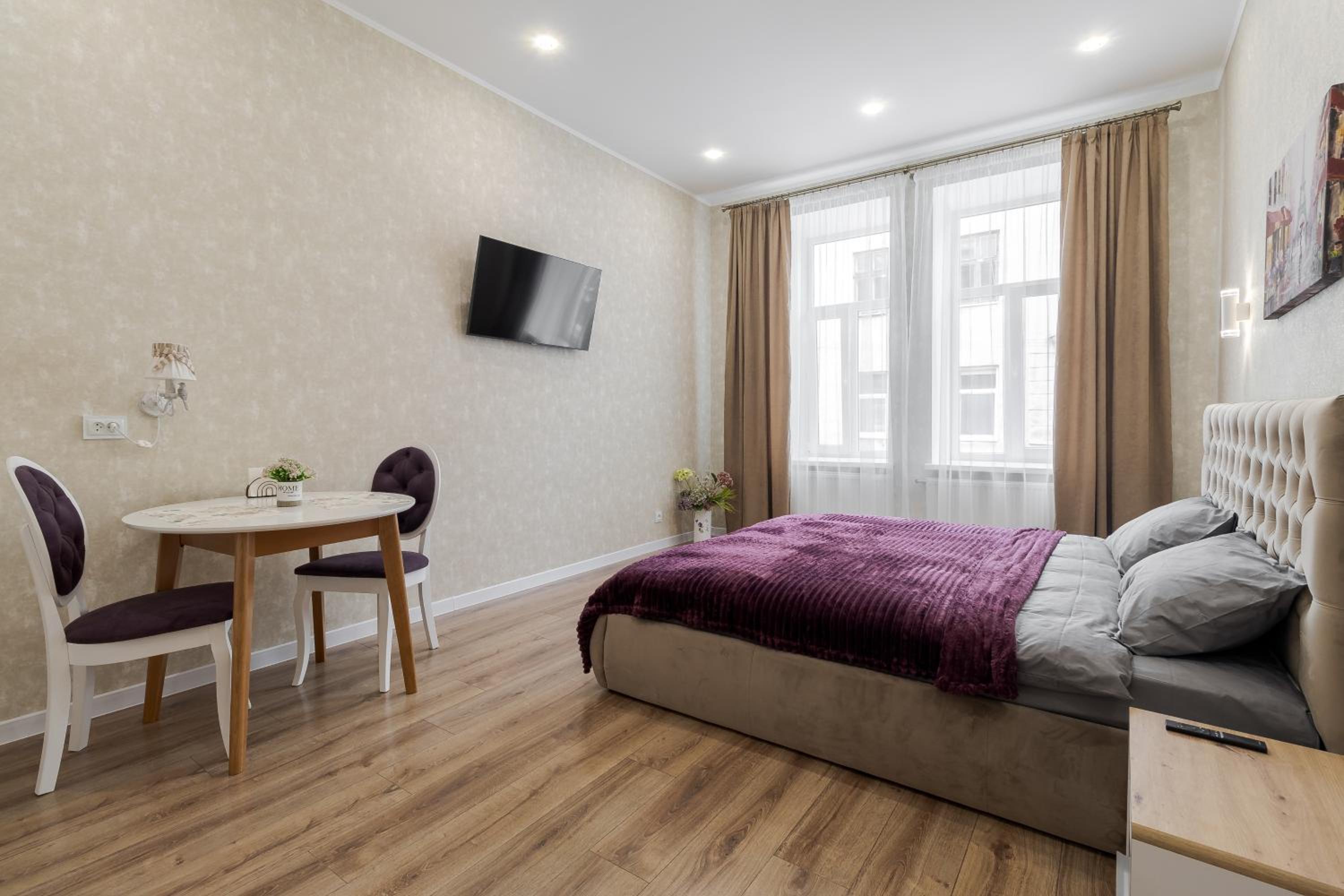 Luxury flat in downtown 2 view 3