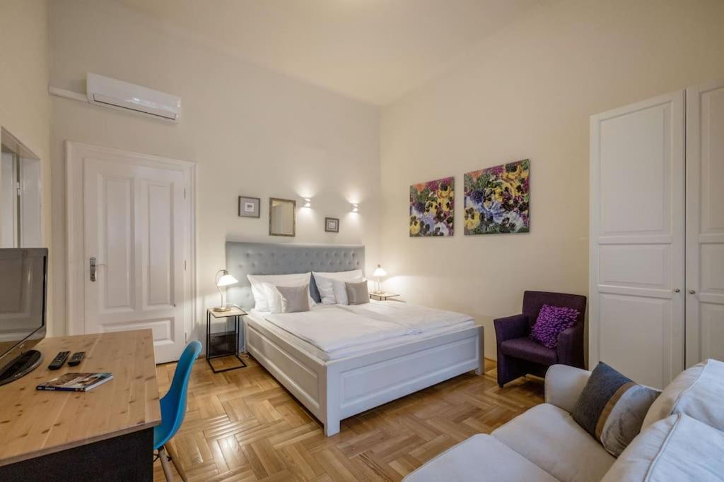 Klarahome 2 Bedroom Apartment view 2