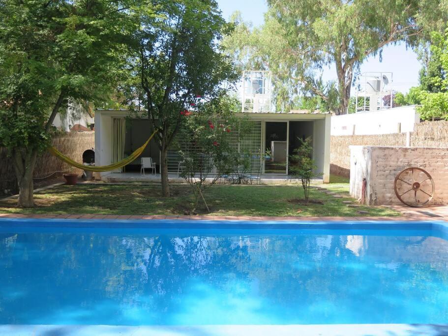 Casa en Chacras de Coria c/jardín/parrilla/piscina
