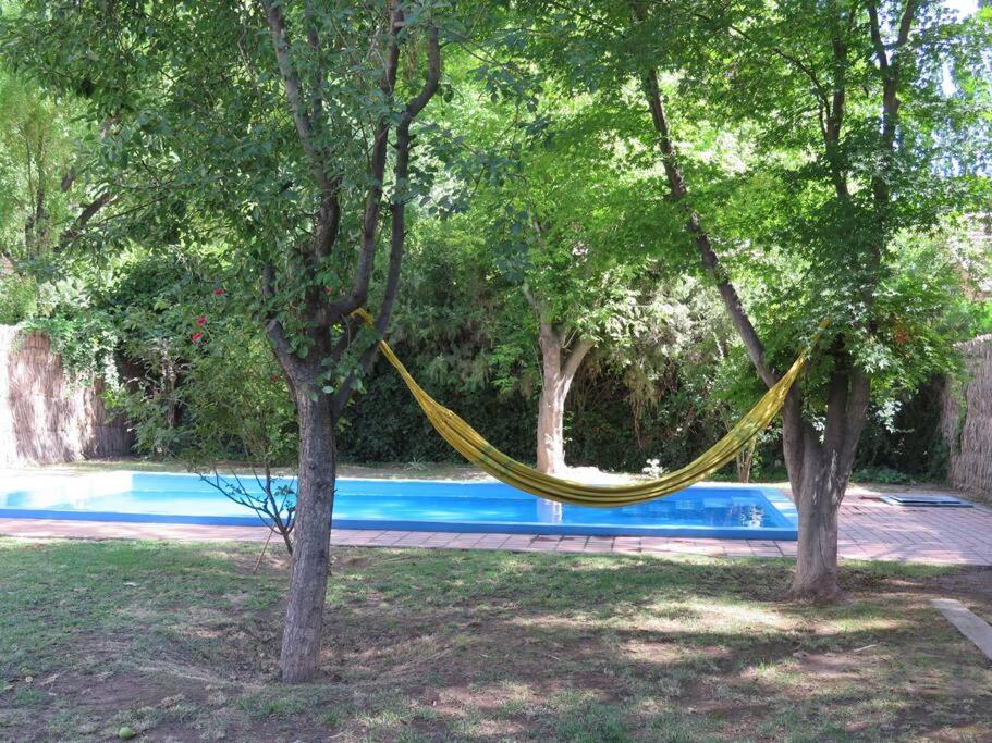 Casa en Chacras de Coria c/jardín/parrilla/piscina