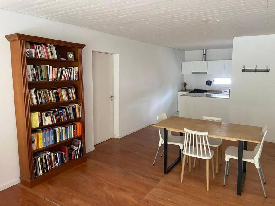 Casa en Chacras de Coria c/jardín/parrilla/piscina